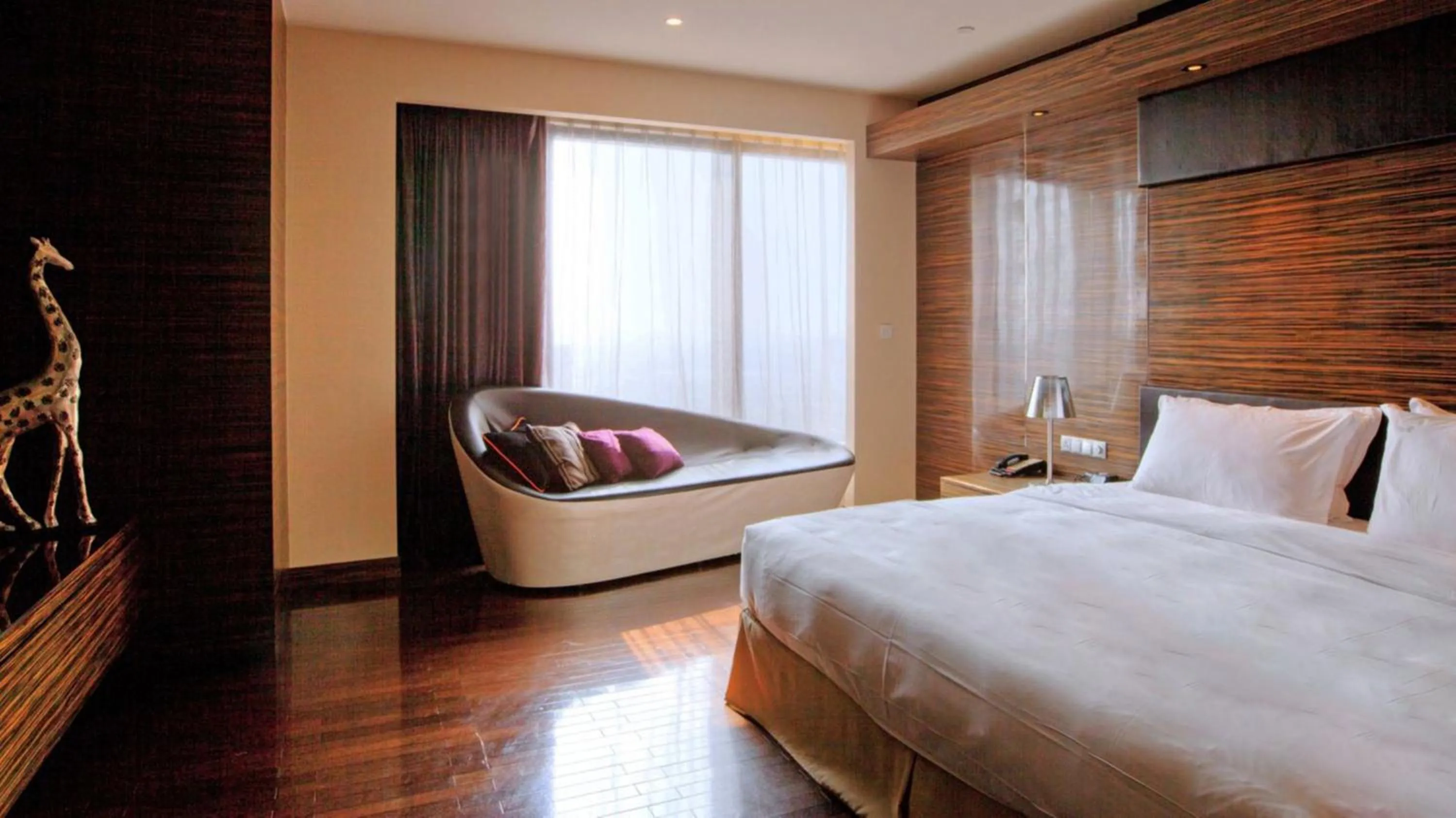 Photo of the whole room in Holiday Inn Shanghai Hongqiao West by IHG