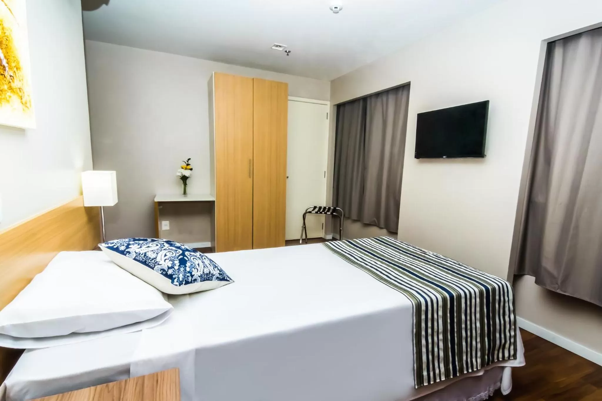 Photo of the whole room, Bed in Hotel Nacional Inn Porto Alegre - by Nacional Inn - Próximo à Arena do Grêmio, Parque Harmonia e Réveillon na Orla do Guaíba