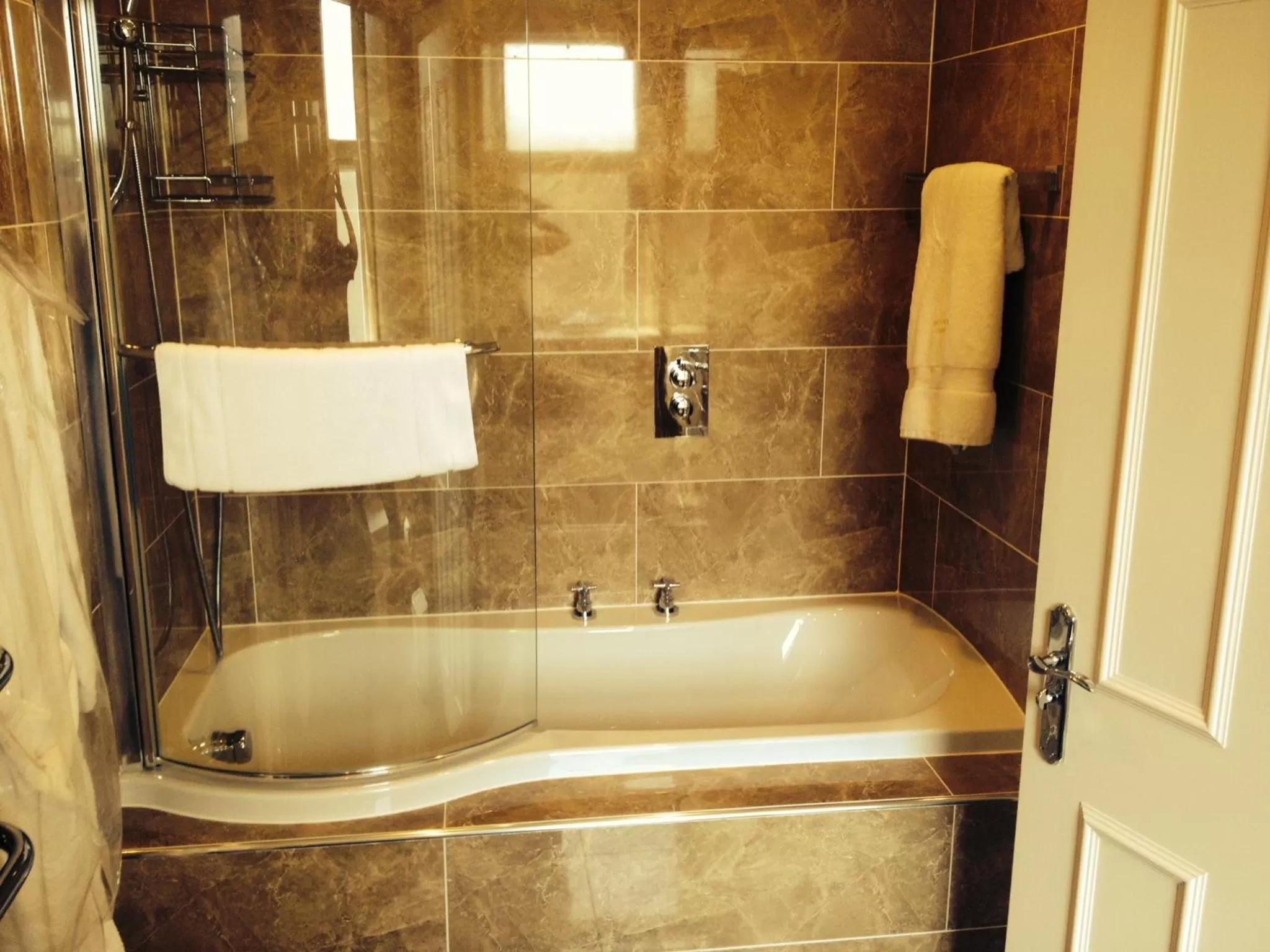 Bathroom in Mansion House Hotel