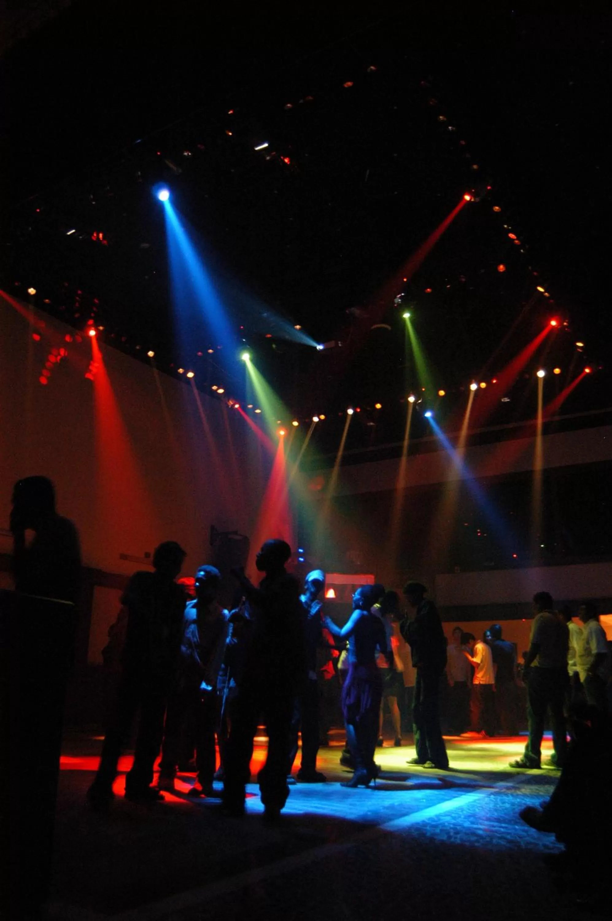 Evening entertainment in Paradise Isle Beach Resort