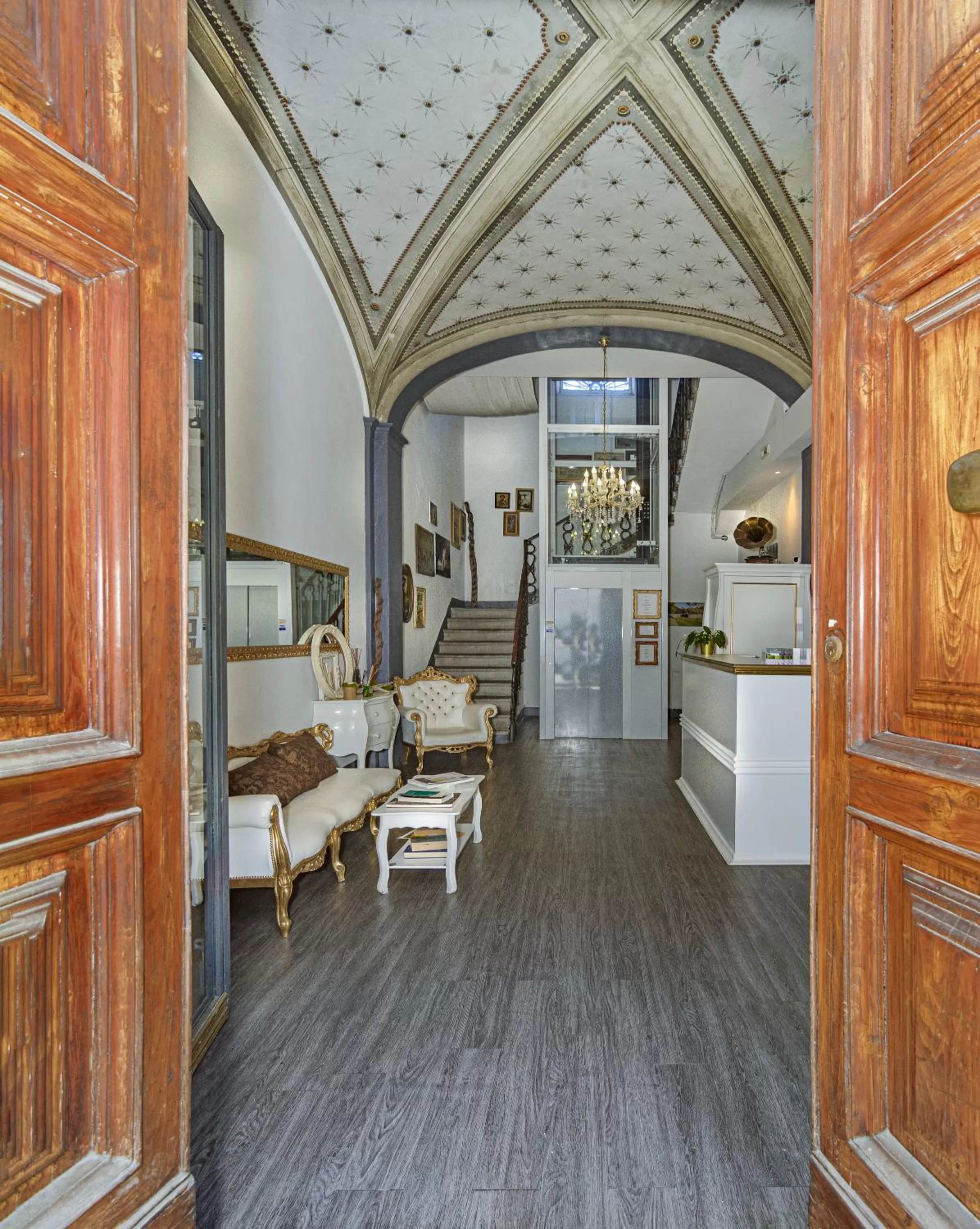 Lobby or reception in B&B Relais Inn Lucca