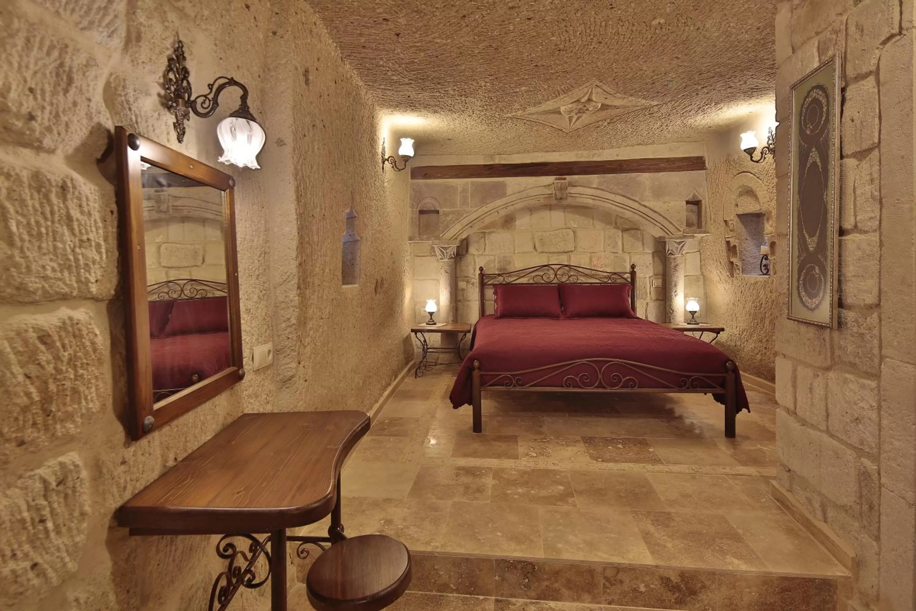 Shower, Bed in Vista Cave Hotel