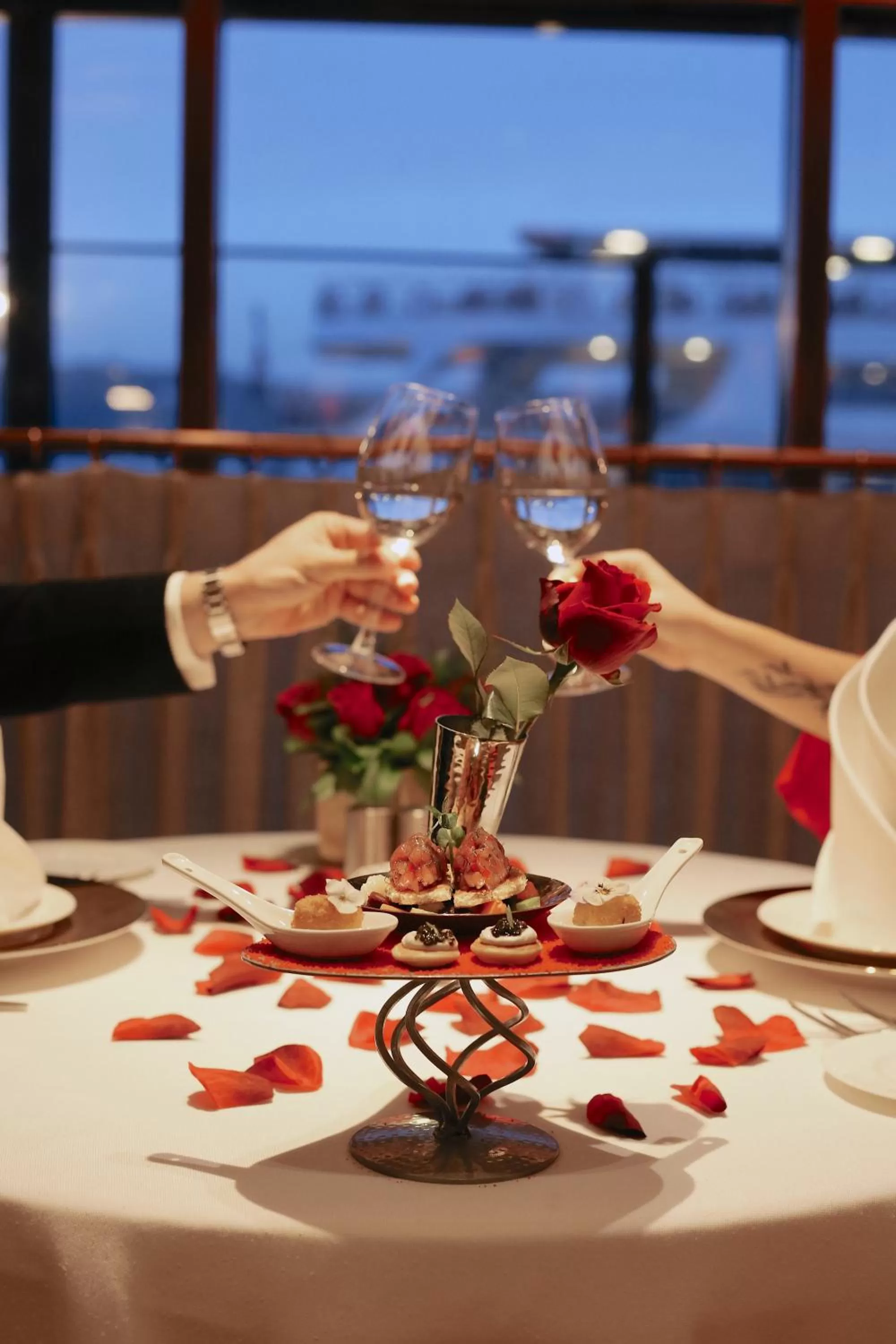 Restaurant/places to eat in Shangri-La Bosphorus, Istanbul