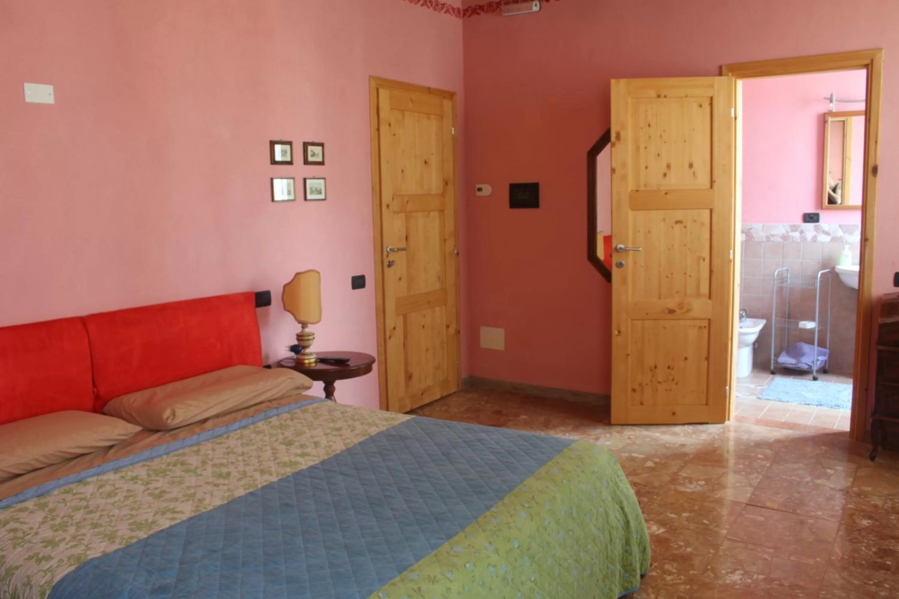 Photo of the whole room, Bed in B&B Polirone