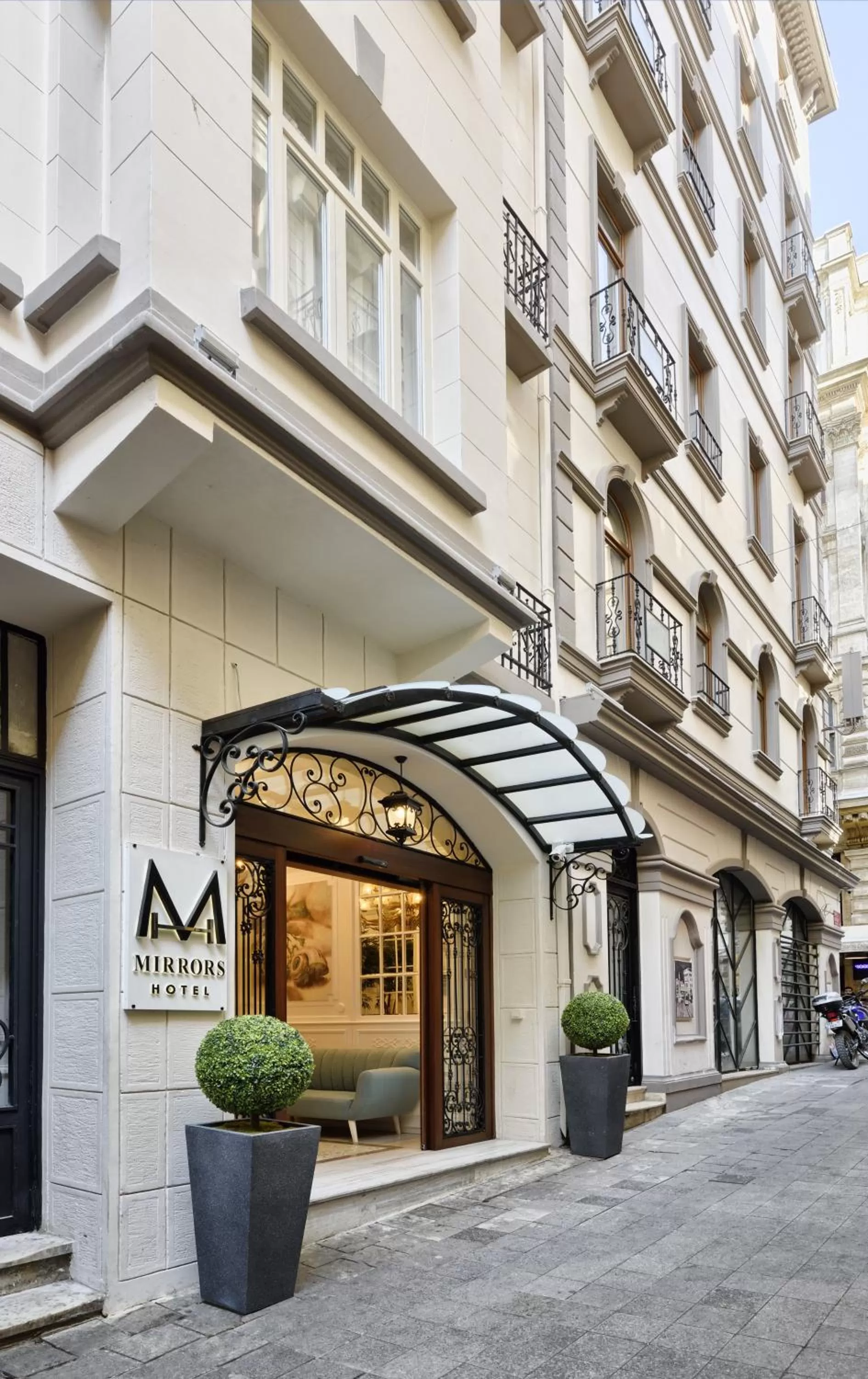 Mirrors Hotel İstanbul Taksim City Center