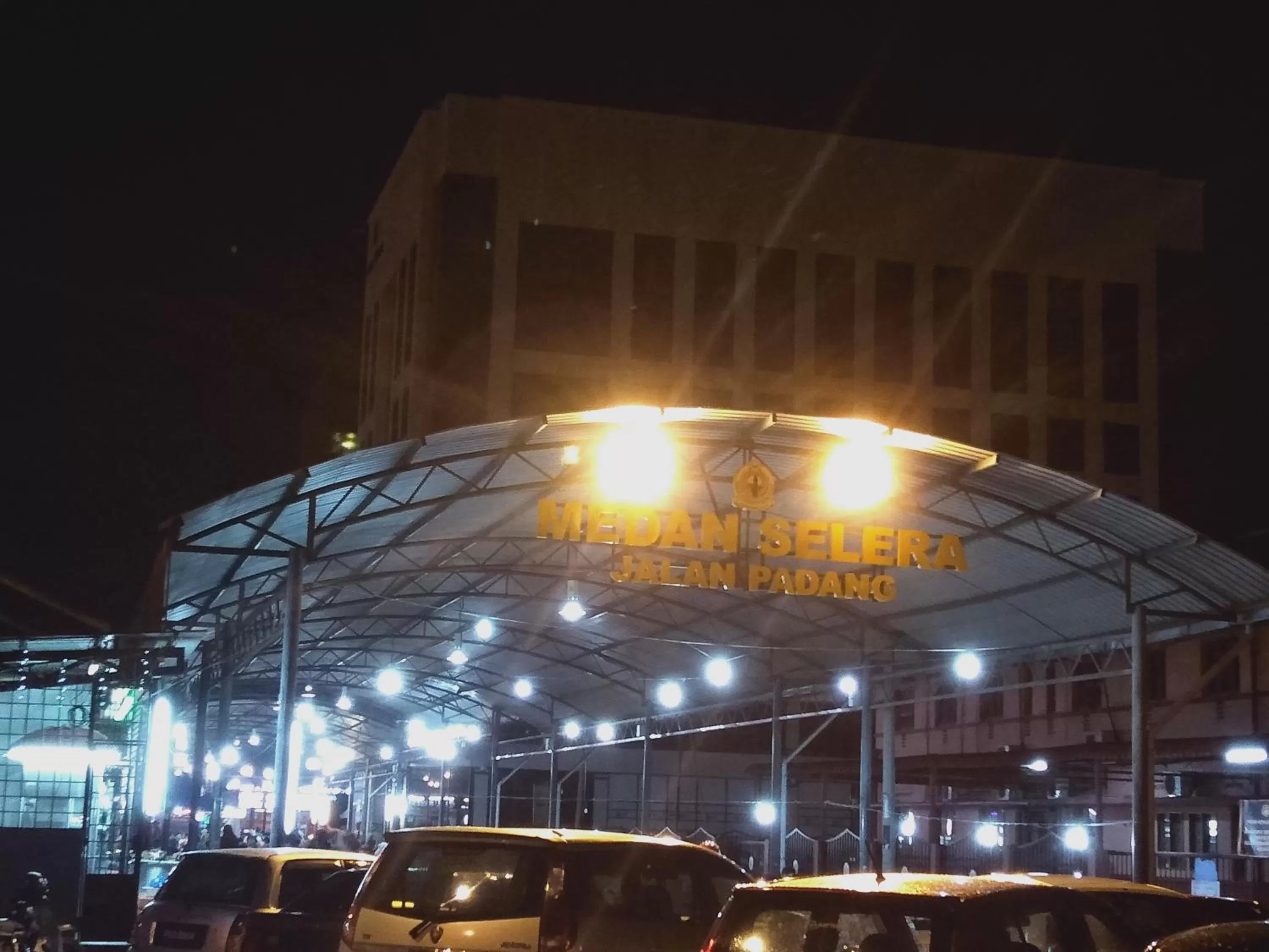 Restaurant/places to eat in Sp Central Hotel