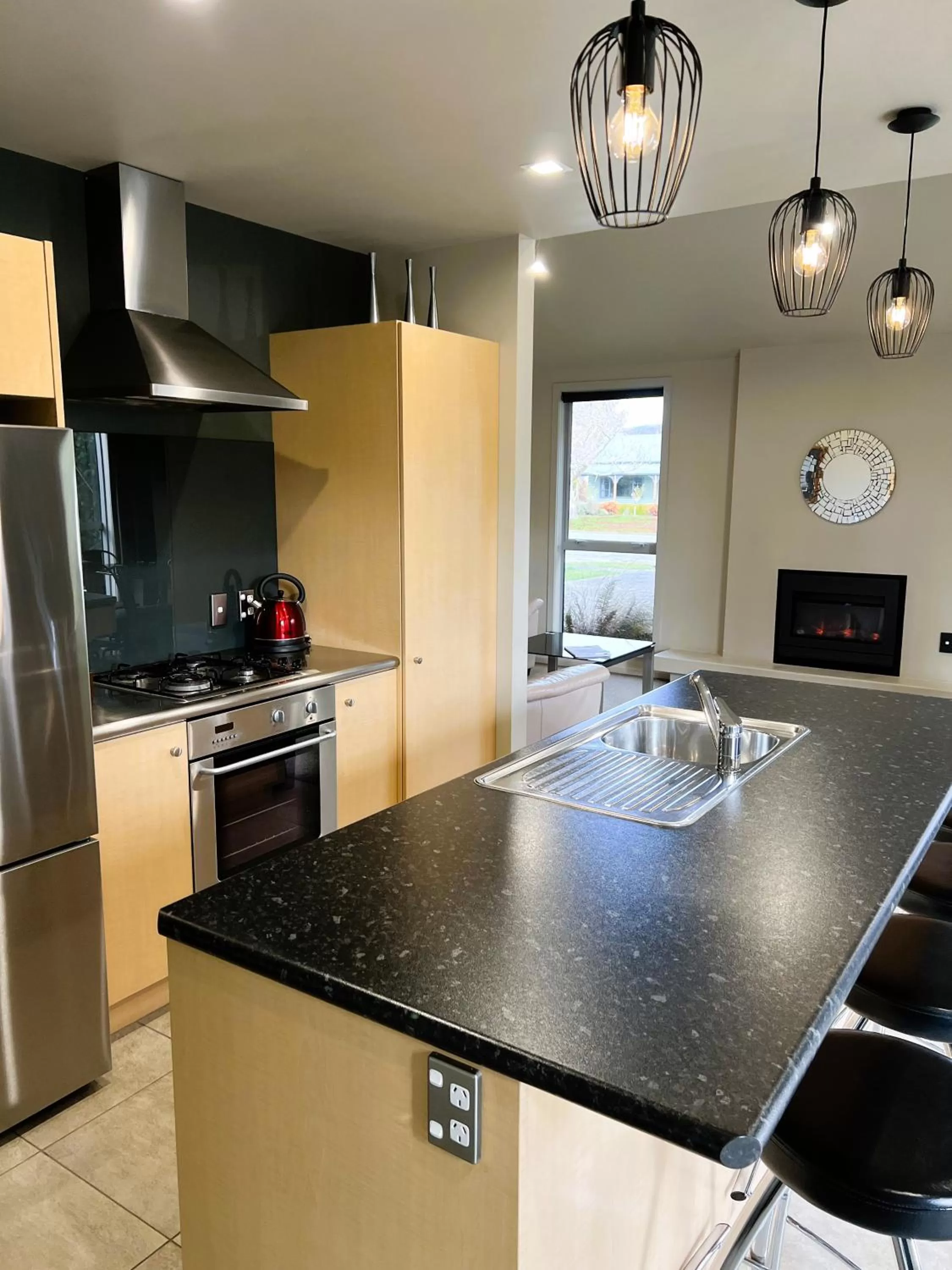 kitchen in Fiordland Lakeview Motel and Apartments