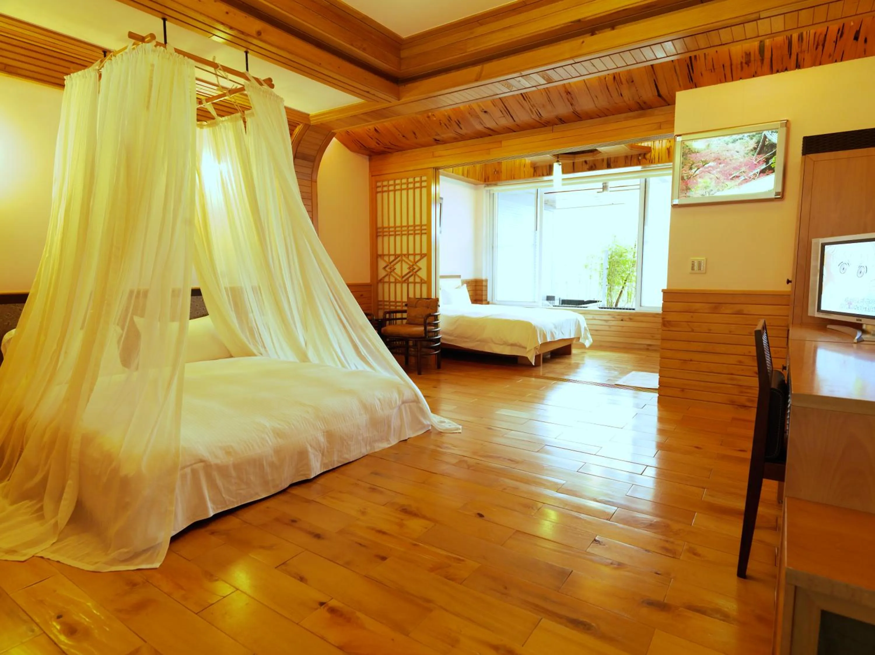 Photo of the whole room, Bed in Full Moon Spa