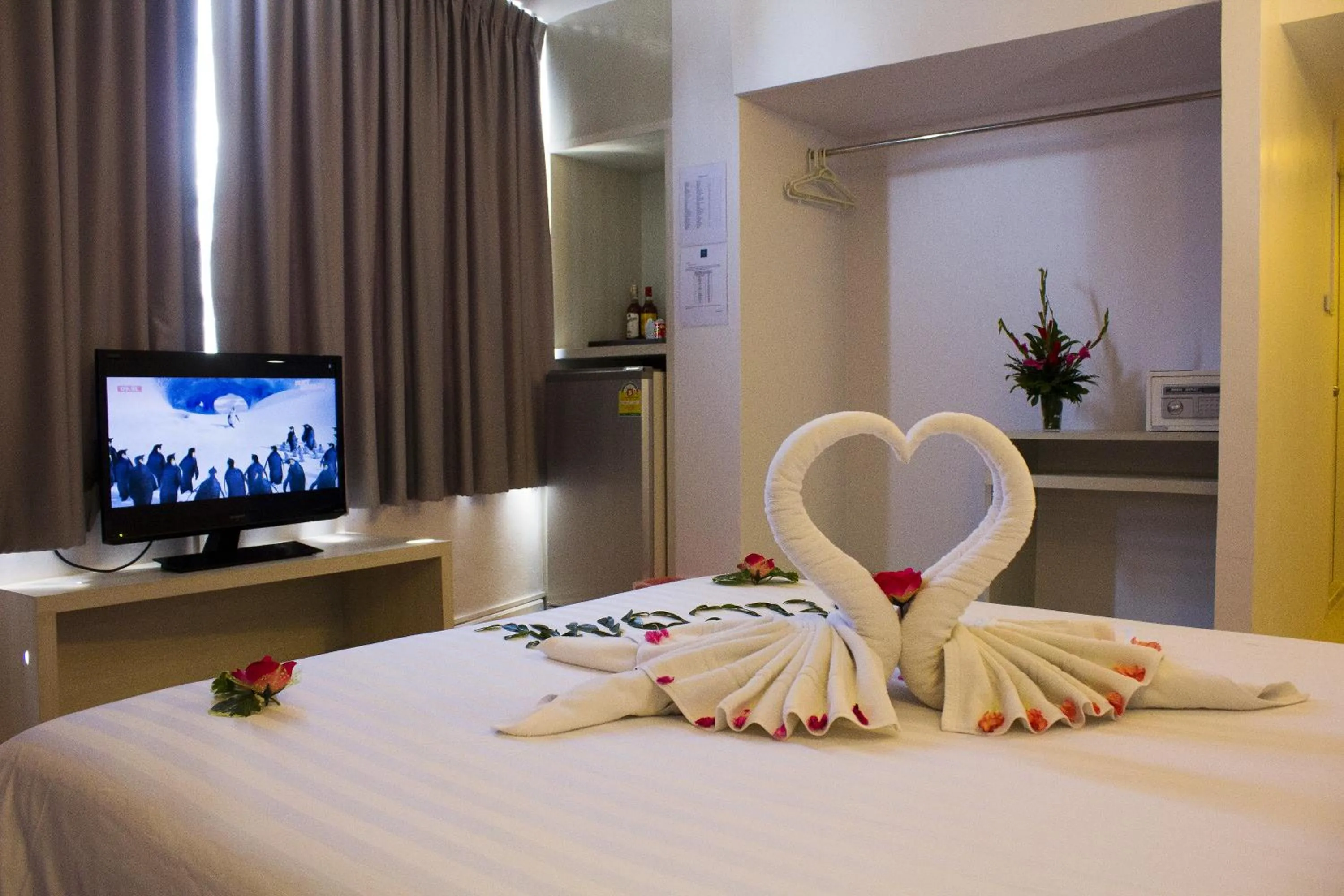 Bedroom, Bed in ON Hotel Phuket - SHA