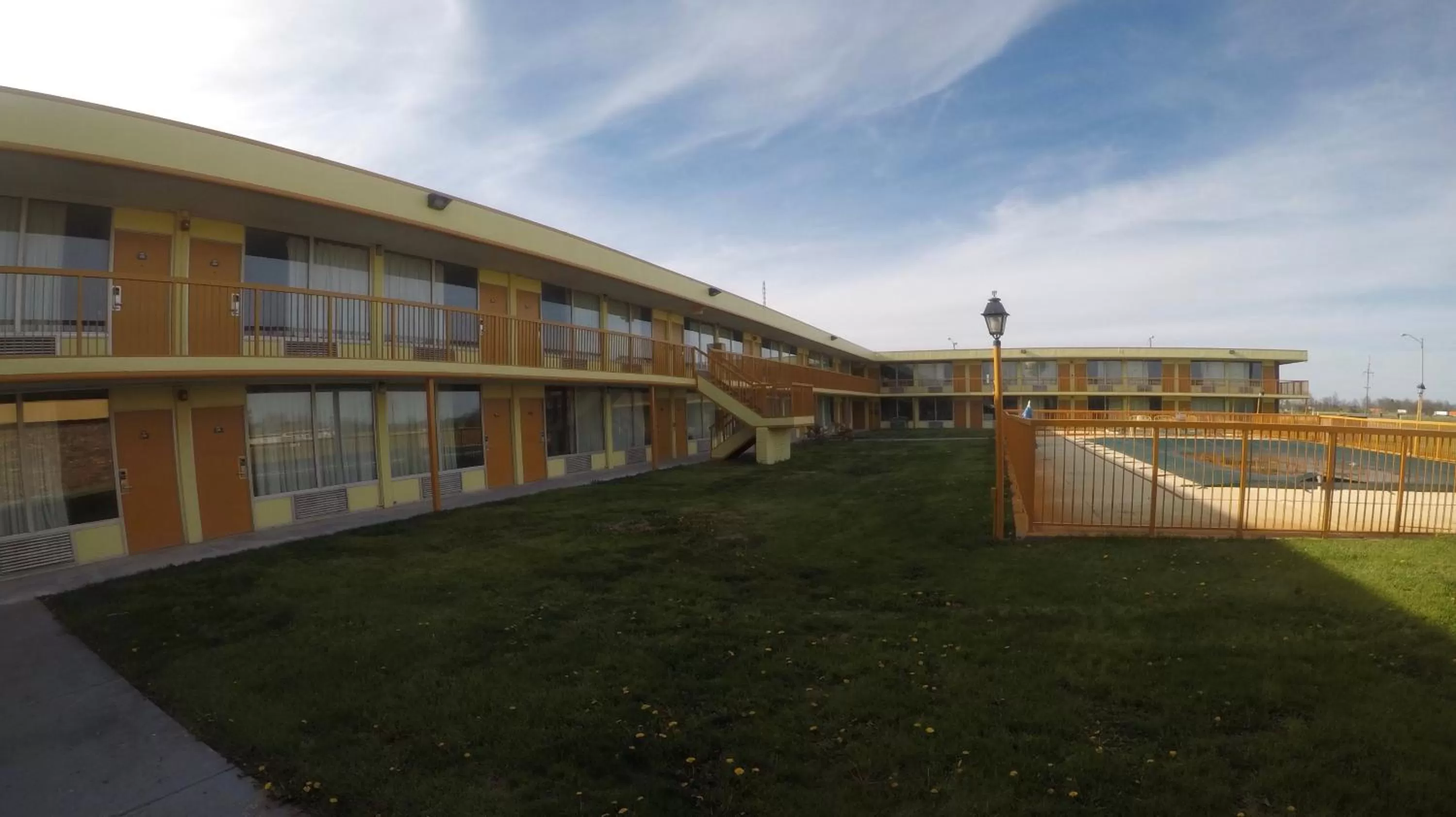 Swimming pool in Days Inn by Wyndham Salem, Illinois