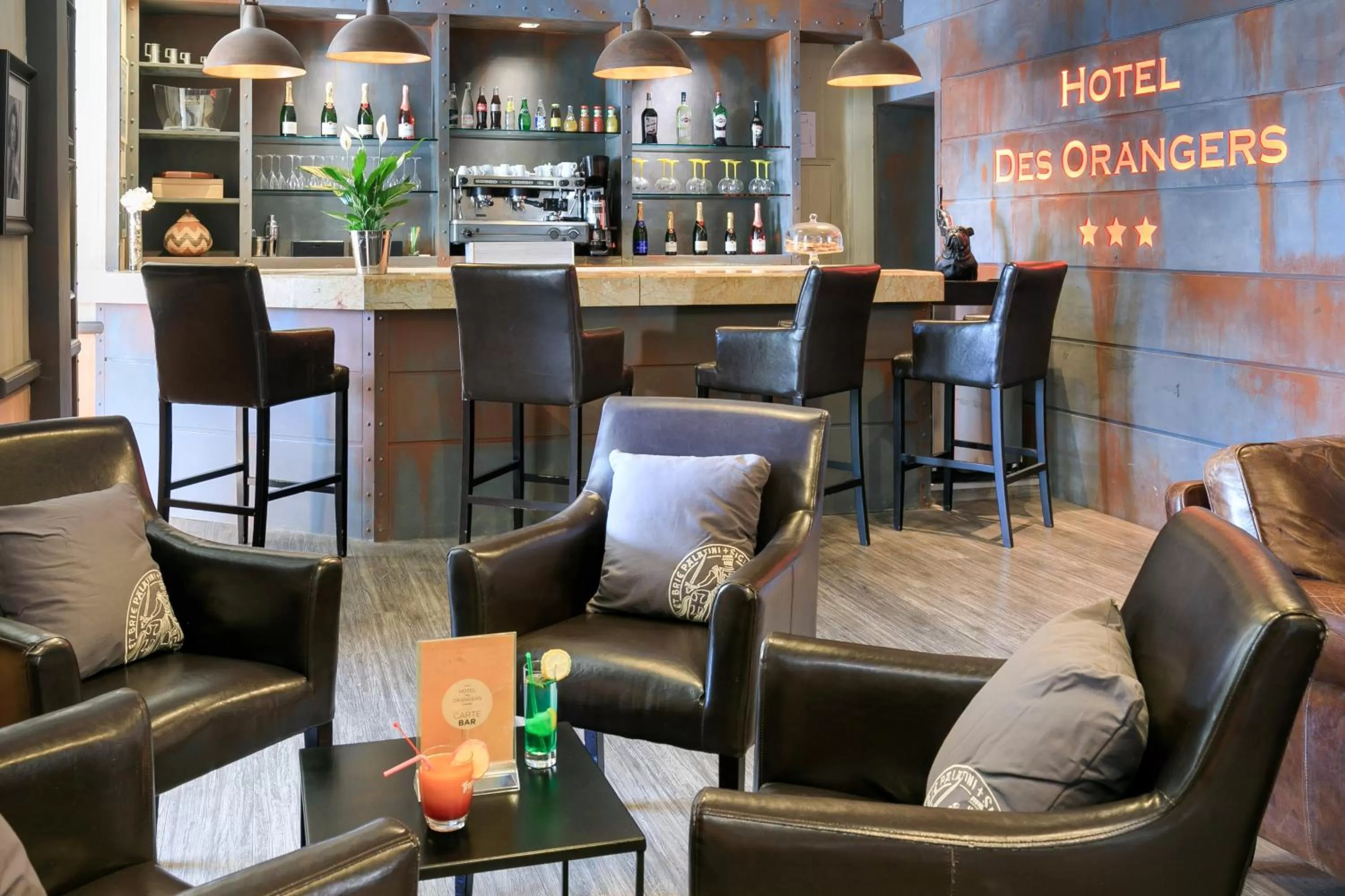 Lounge or bar in Best Western Hôtel des Orangers Cannes