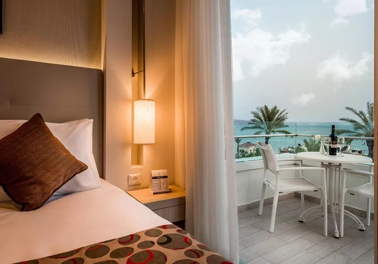 Bedroom, Bed in Astral Maris Hotel