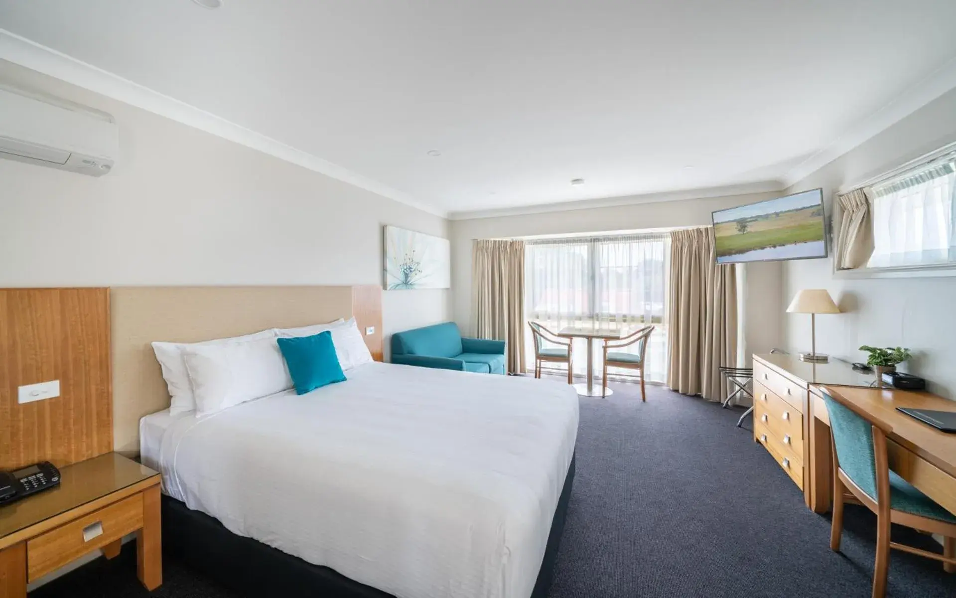 Deluxe Queen Room in Heritage Inn Bathurst Deluxe Queen Room in Heritage Inn Bathurst