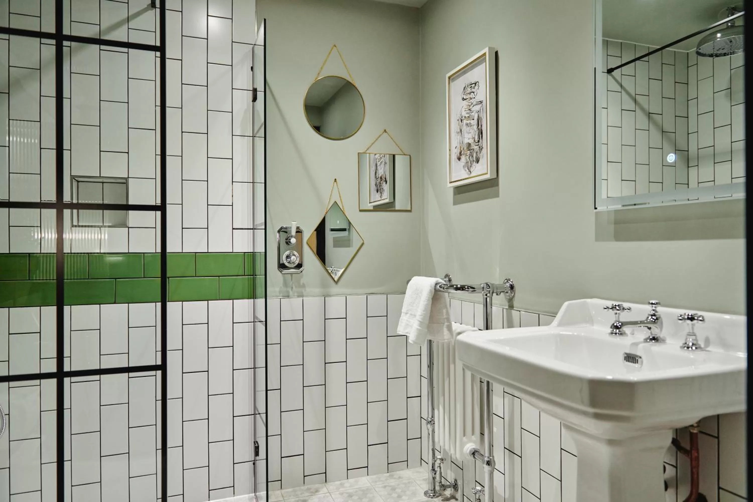 Bathroom in Kings Arms - Egham-Windsor