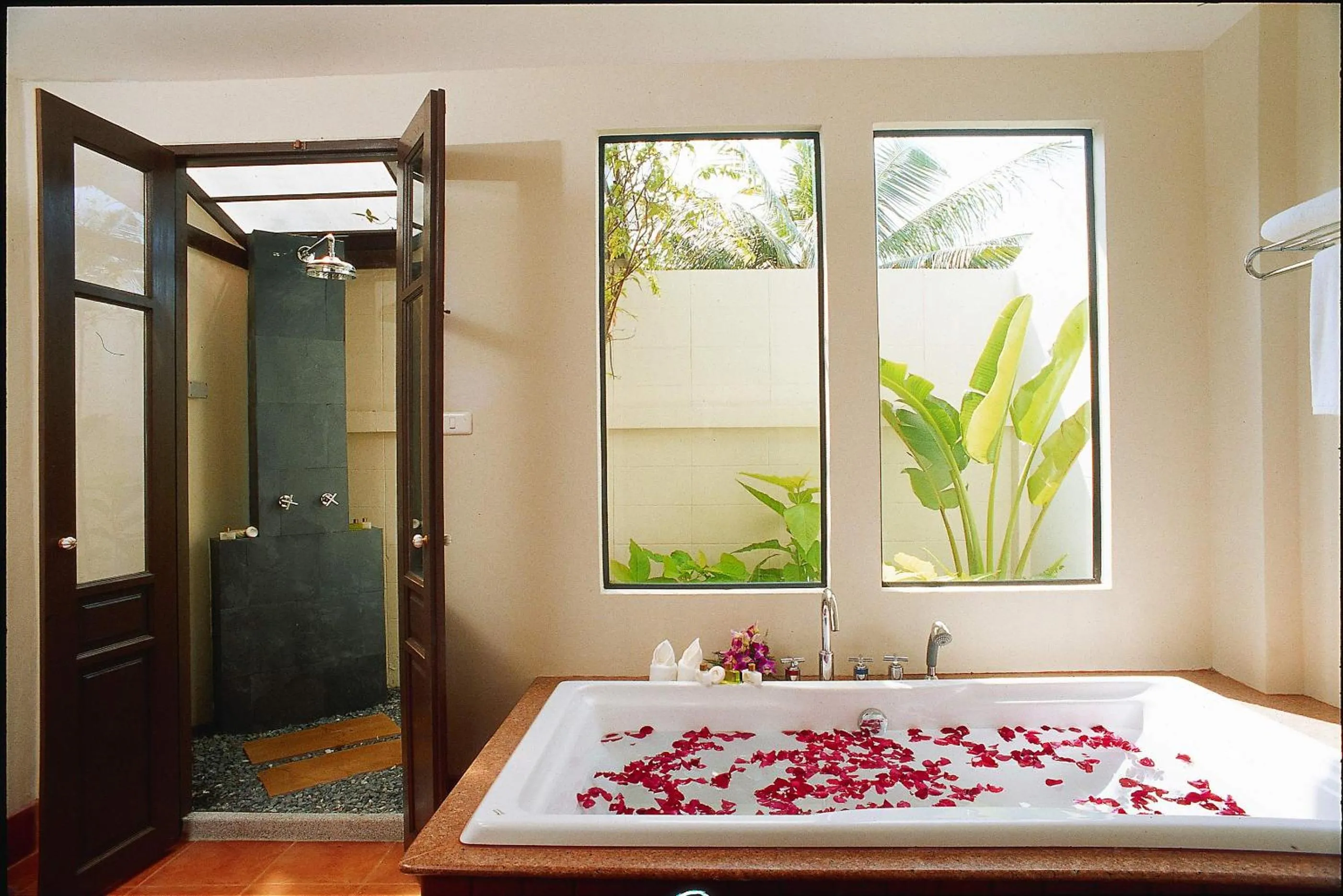 Bathroom, Bed in The Old Phuket - Karon Beach Resort