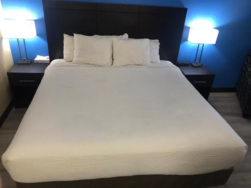 Bed in wallaceburg inn