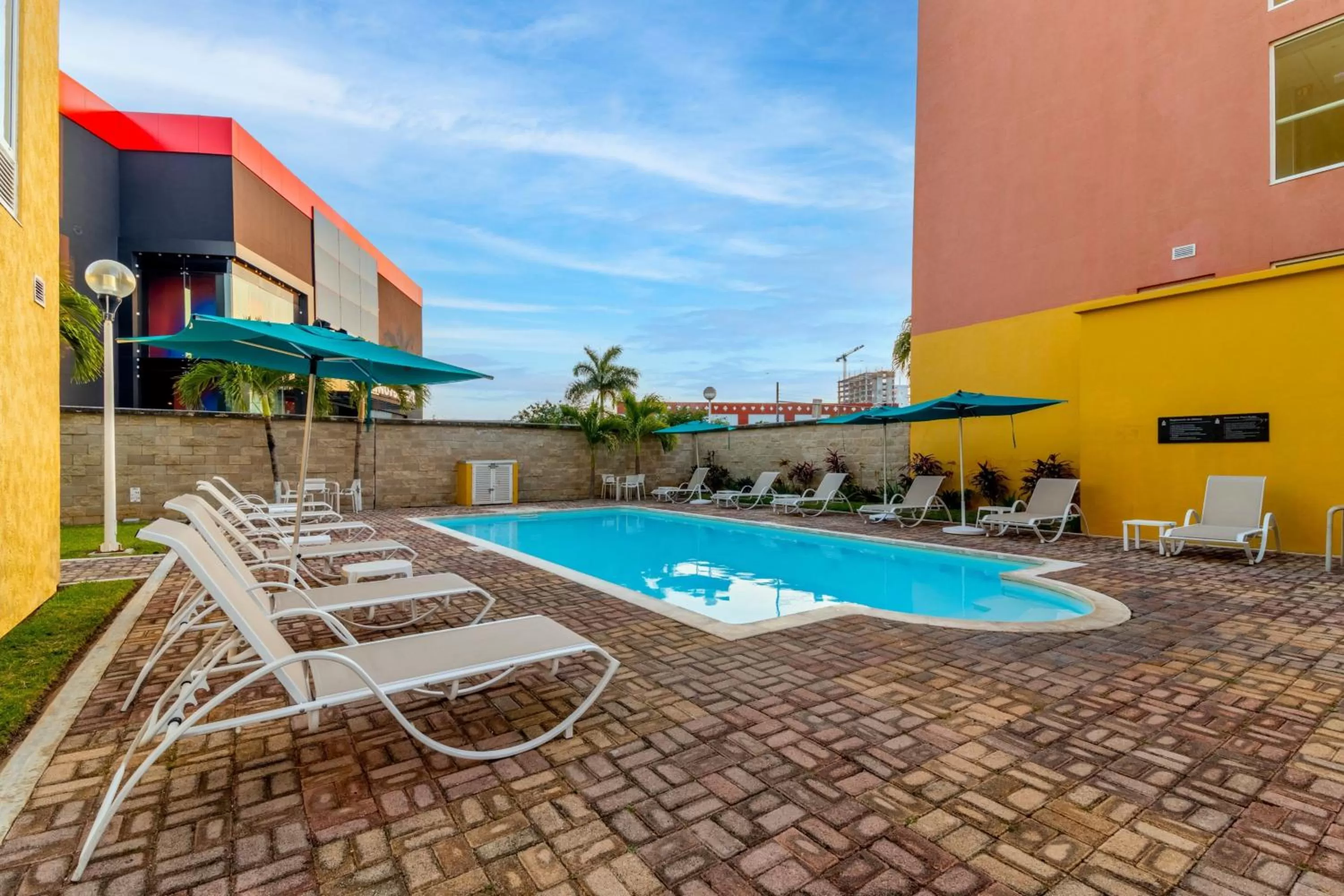 Swimming pool in City Express by Marriott Cancun