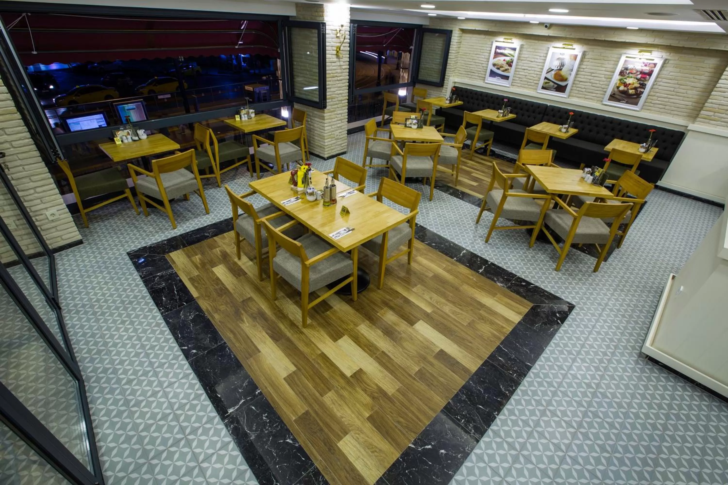 Restaurant/places to eat in Empire Suite Hotel