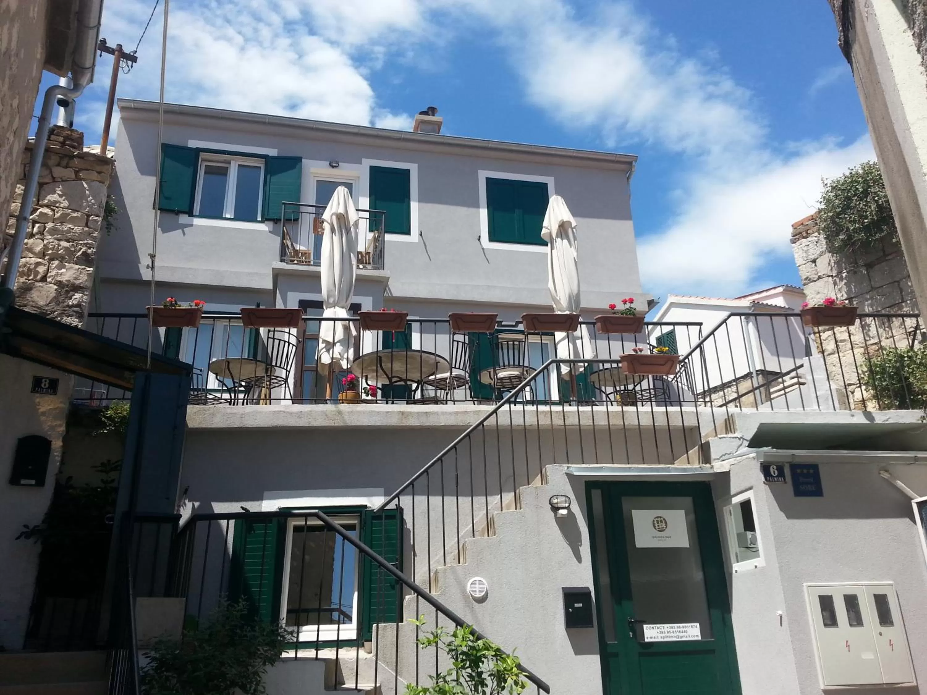 Facade/entrance, Property Building in Golden B&B