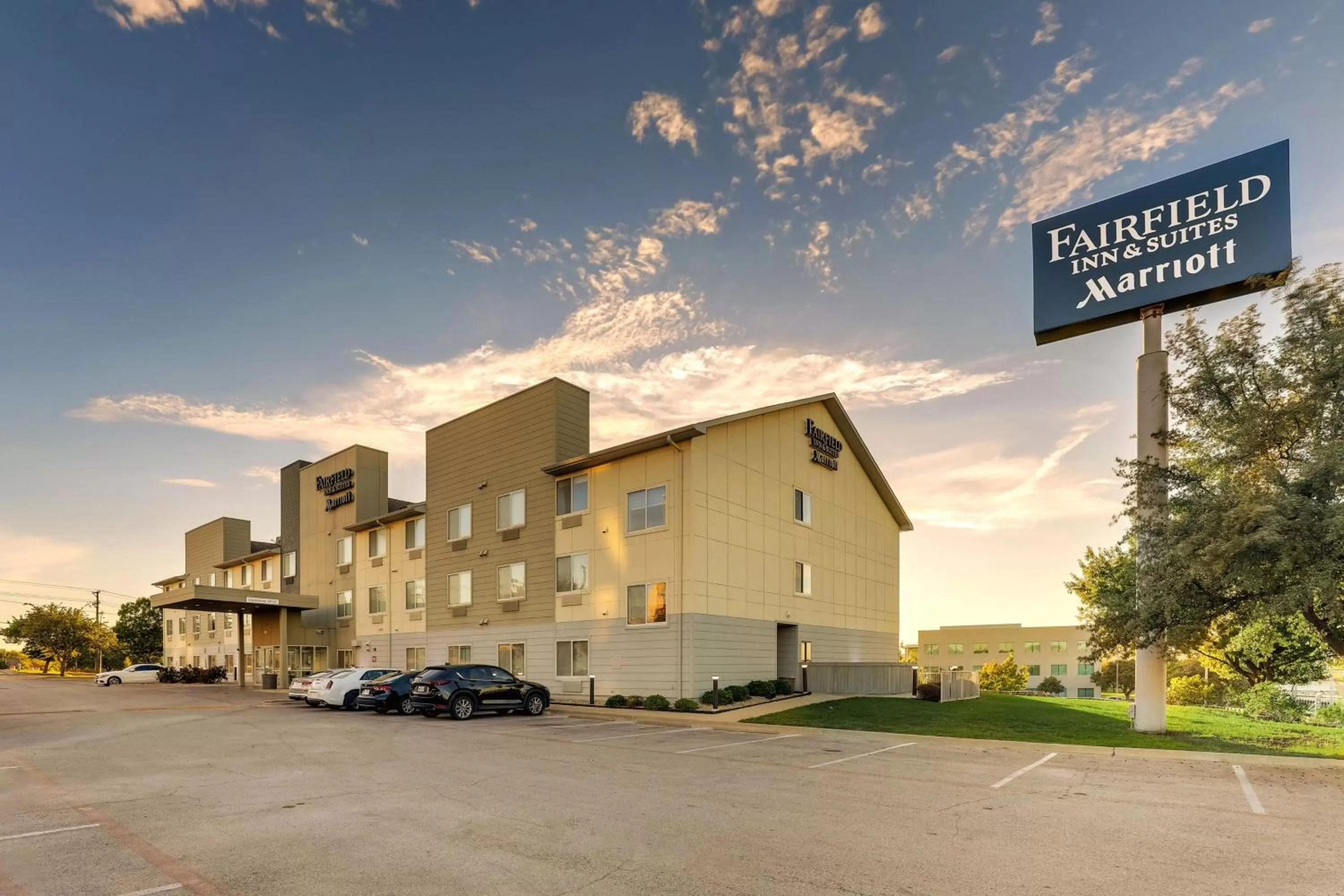 Property building in Fairfield Inn & Suites by Marriott Fort Worth I-30 West Near NAS JRB
