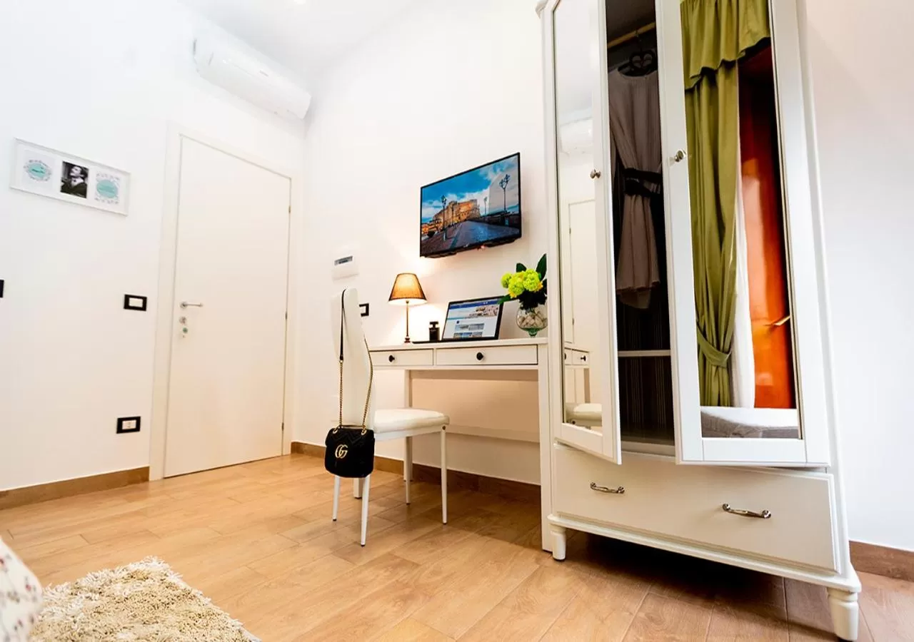 Bedroom in B&B Vico Milano 18