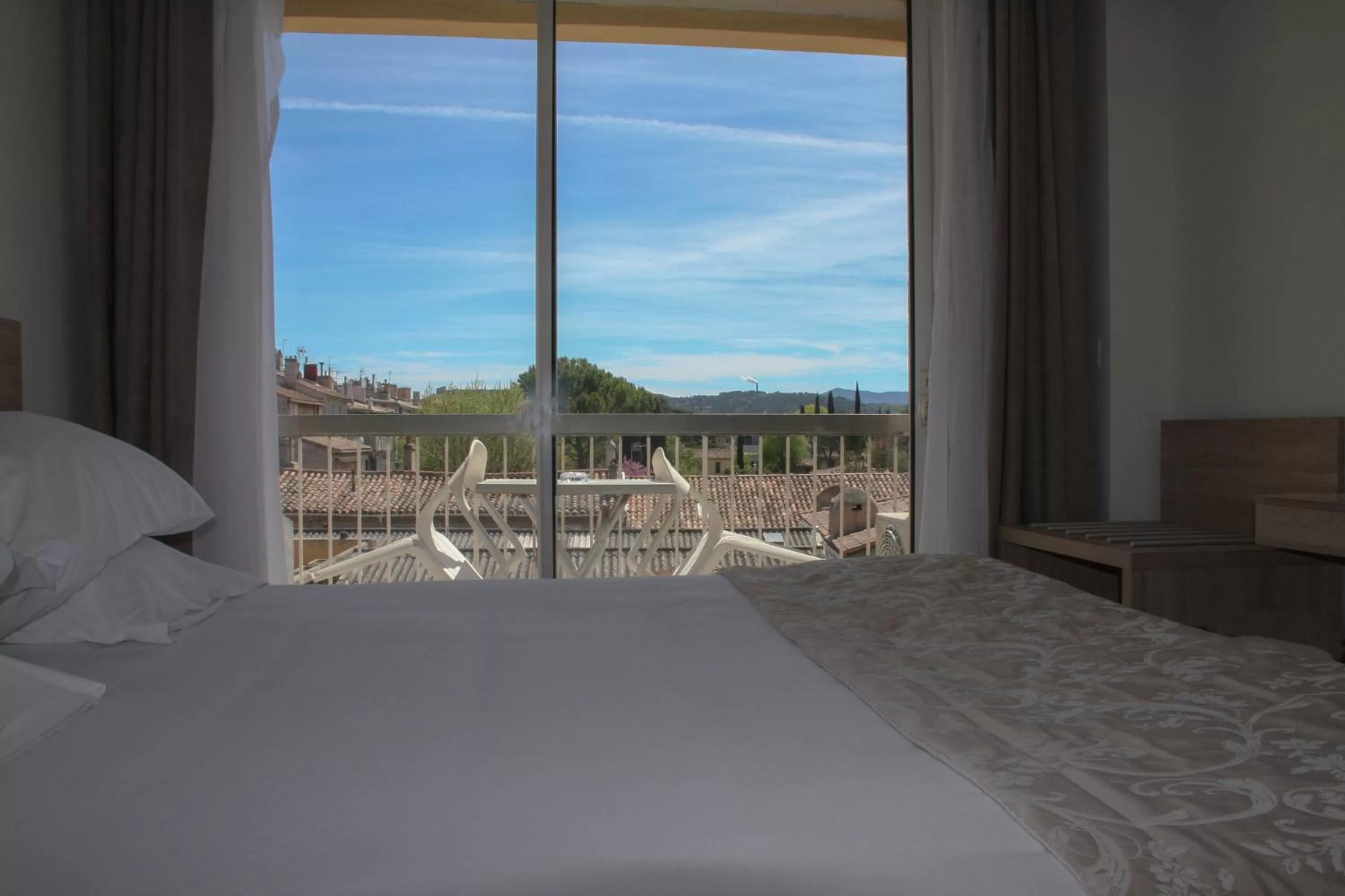 Standard Double Room Courtyard Side in Le Concorde