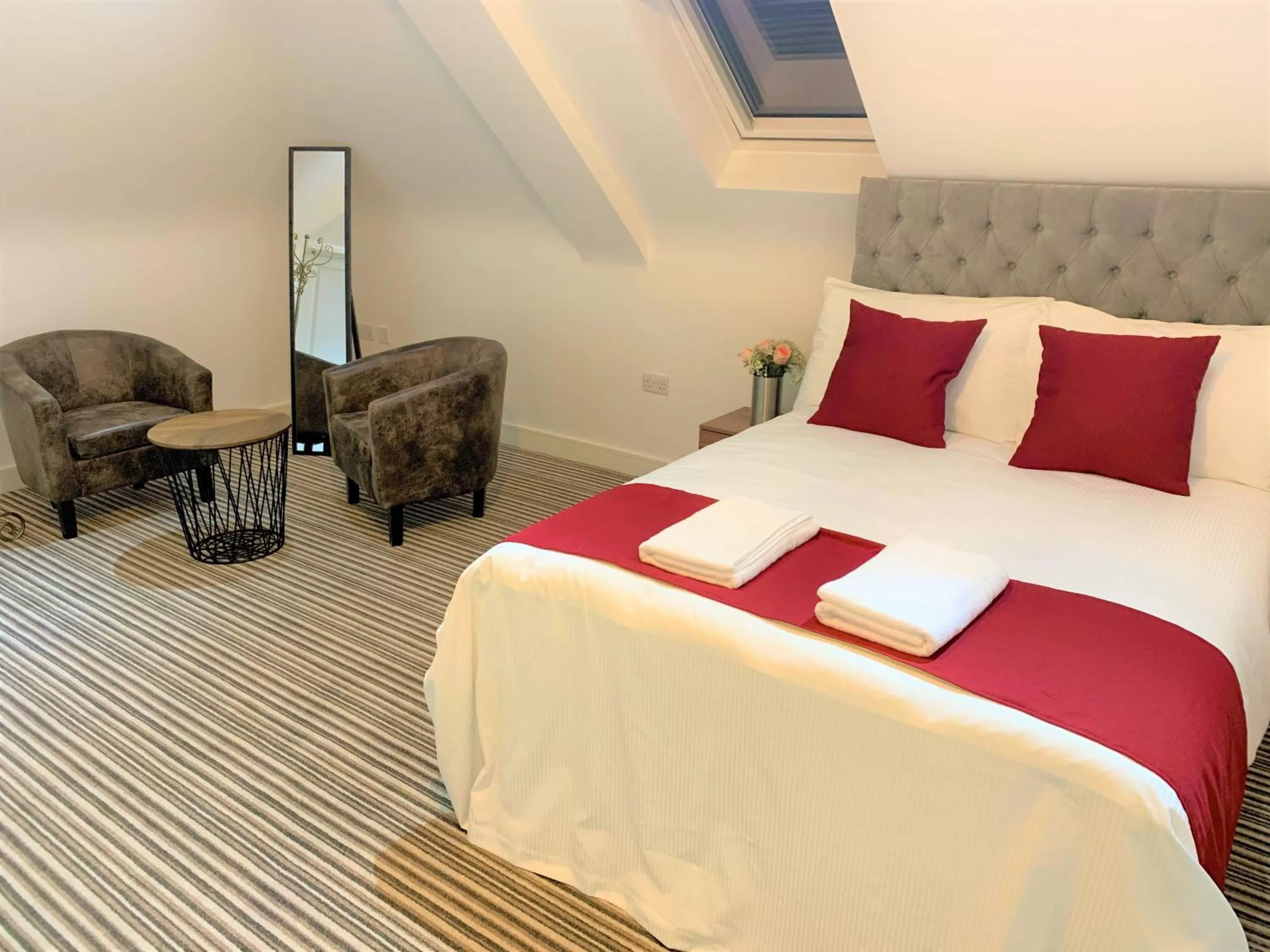 Bedroom, Bed in Green View Hotel Near Dartford