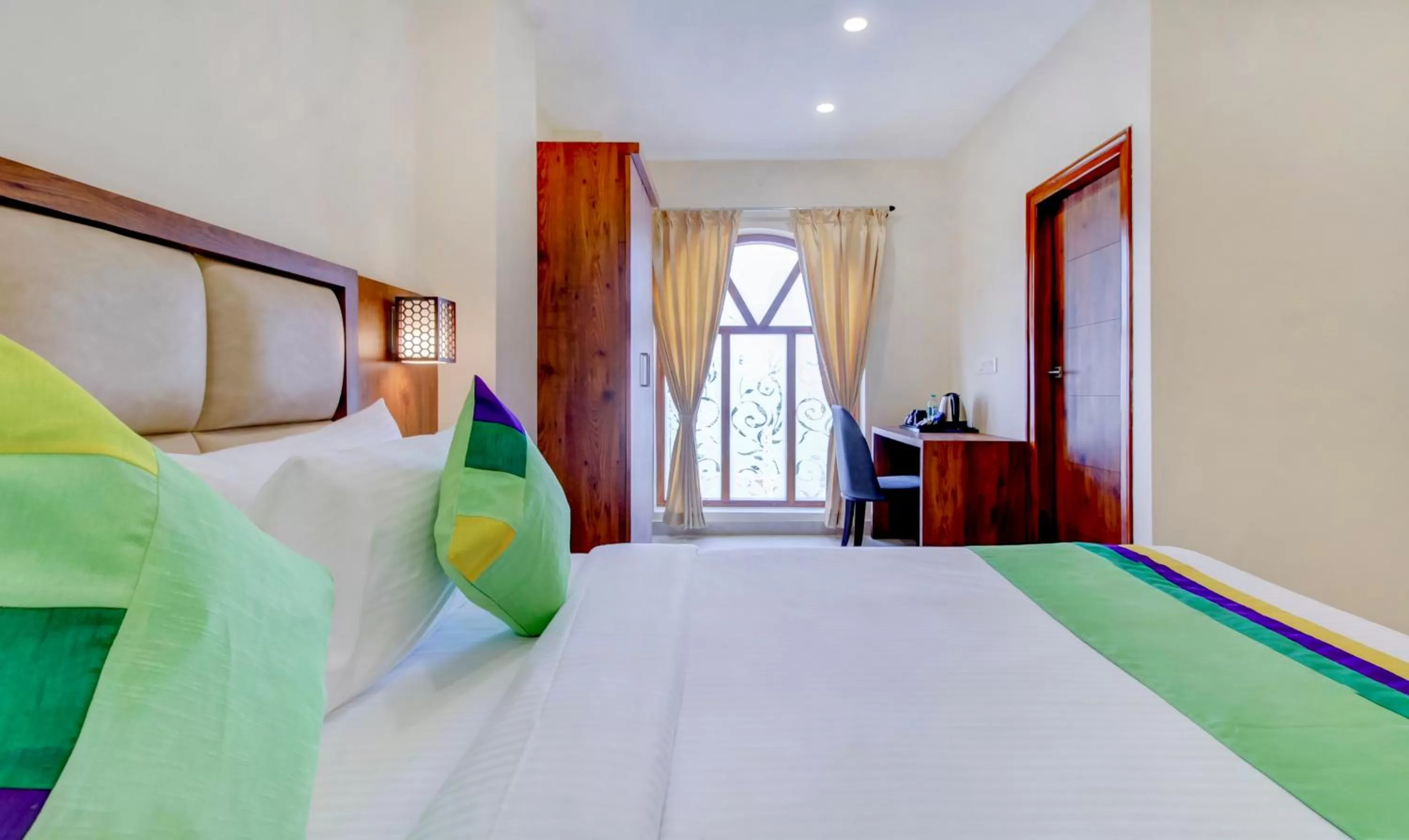 Bedroom, Bed in Treebo The Meridian