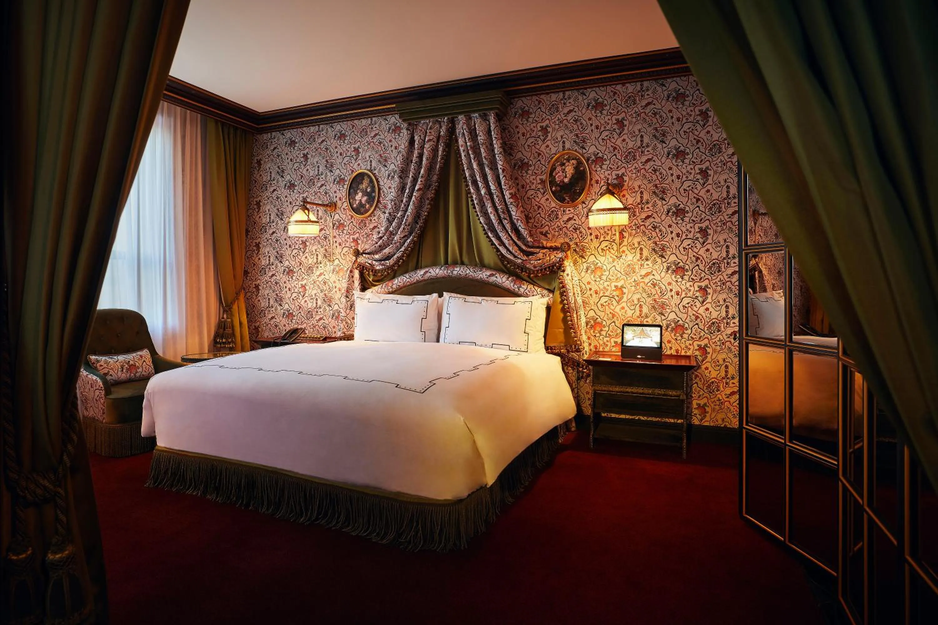 Bedroom, Bed in L'Escape Hotel