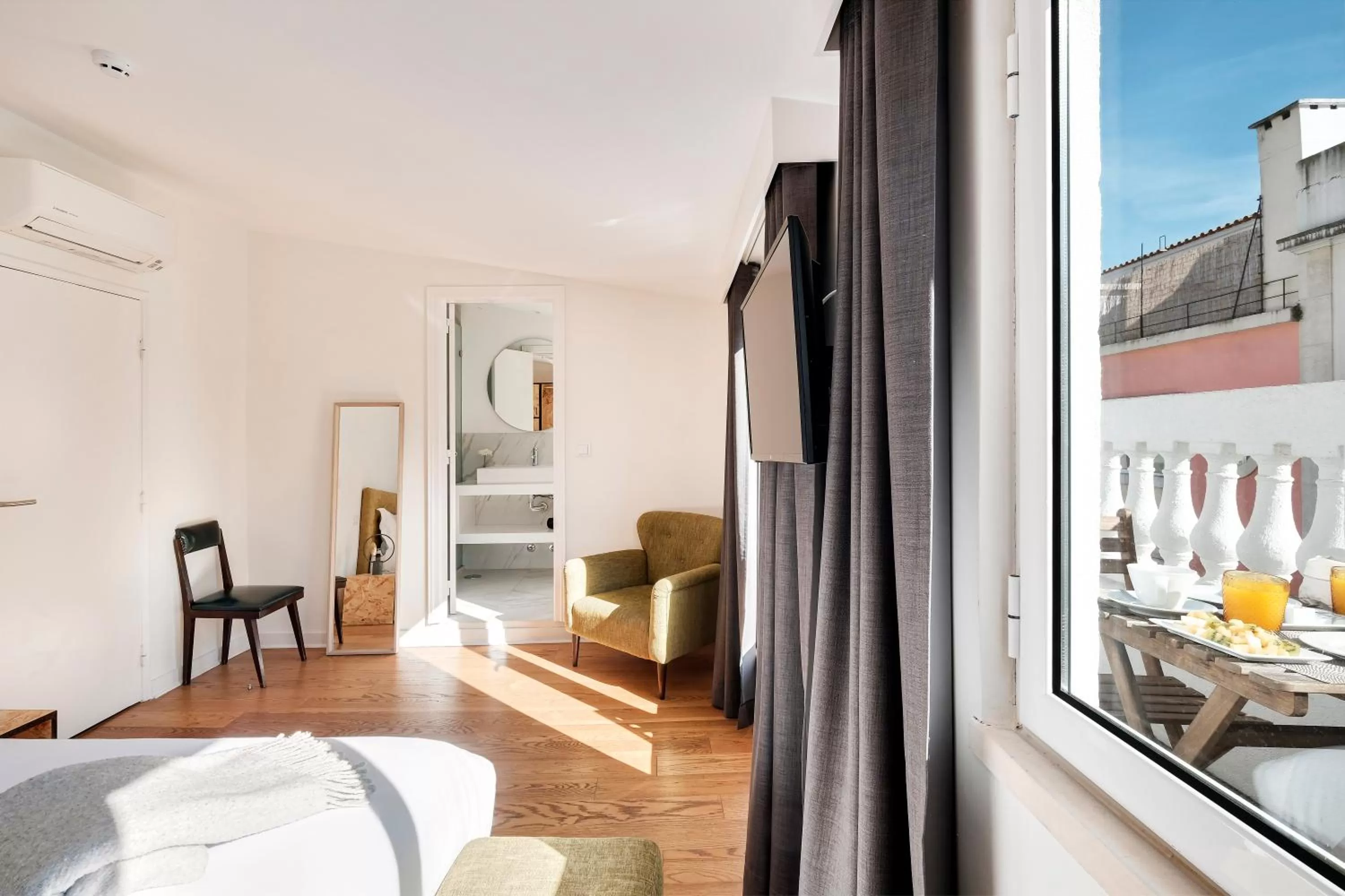 Bedroom, Bed in 1869 Príncipe Real House