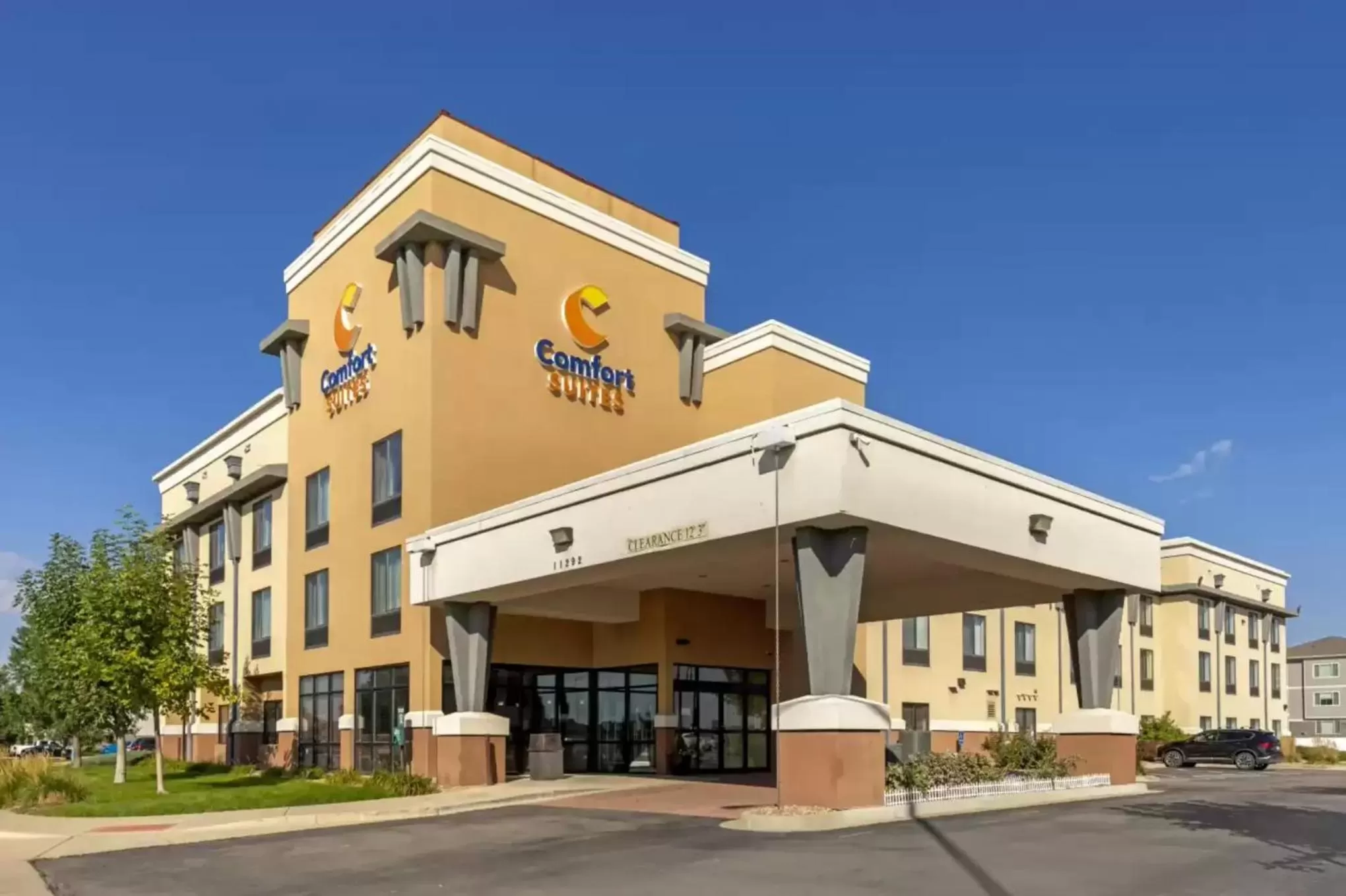 Facade/entrance in Comfort Suites Longmont
