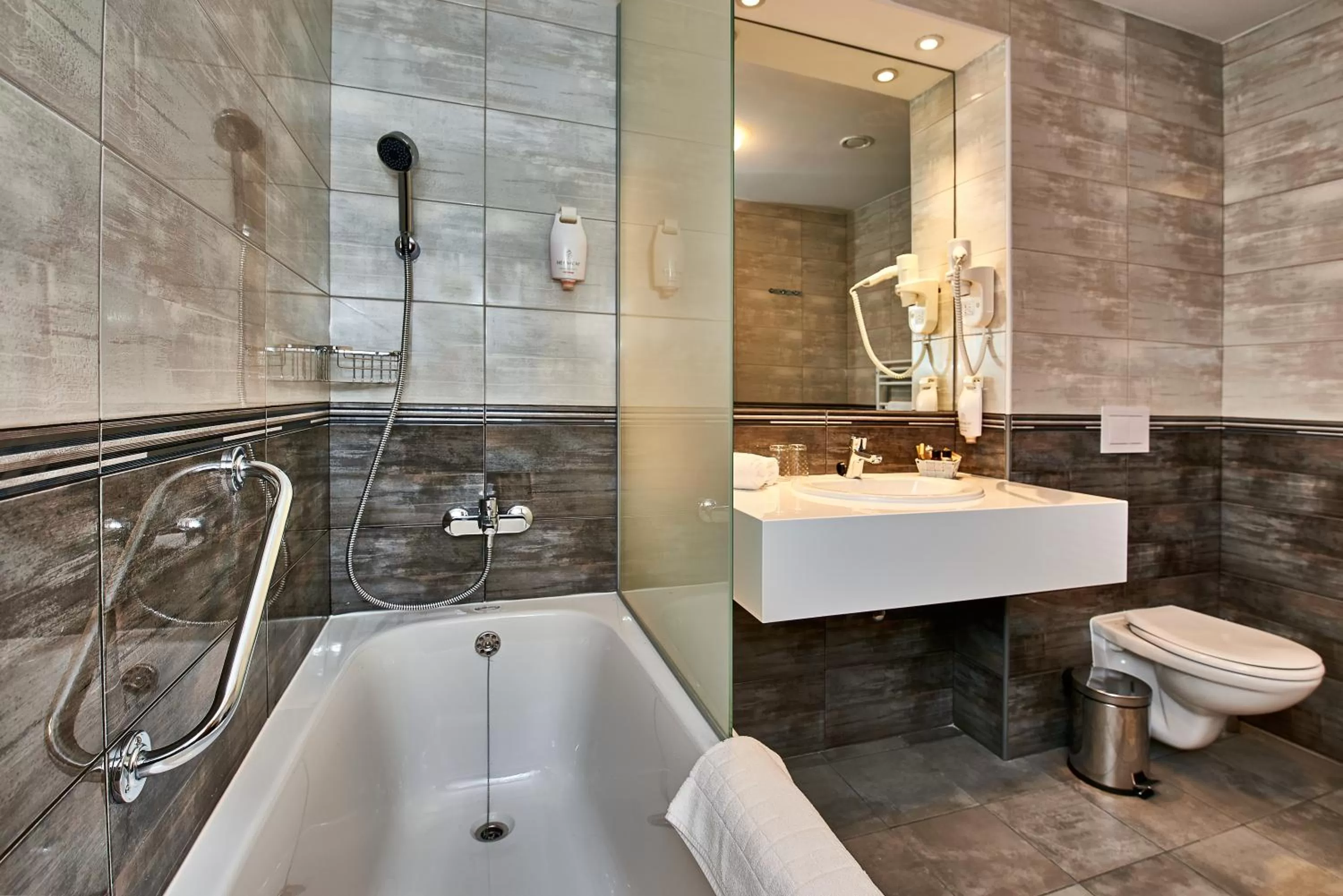 Bathroom in Hotel Europa