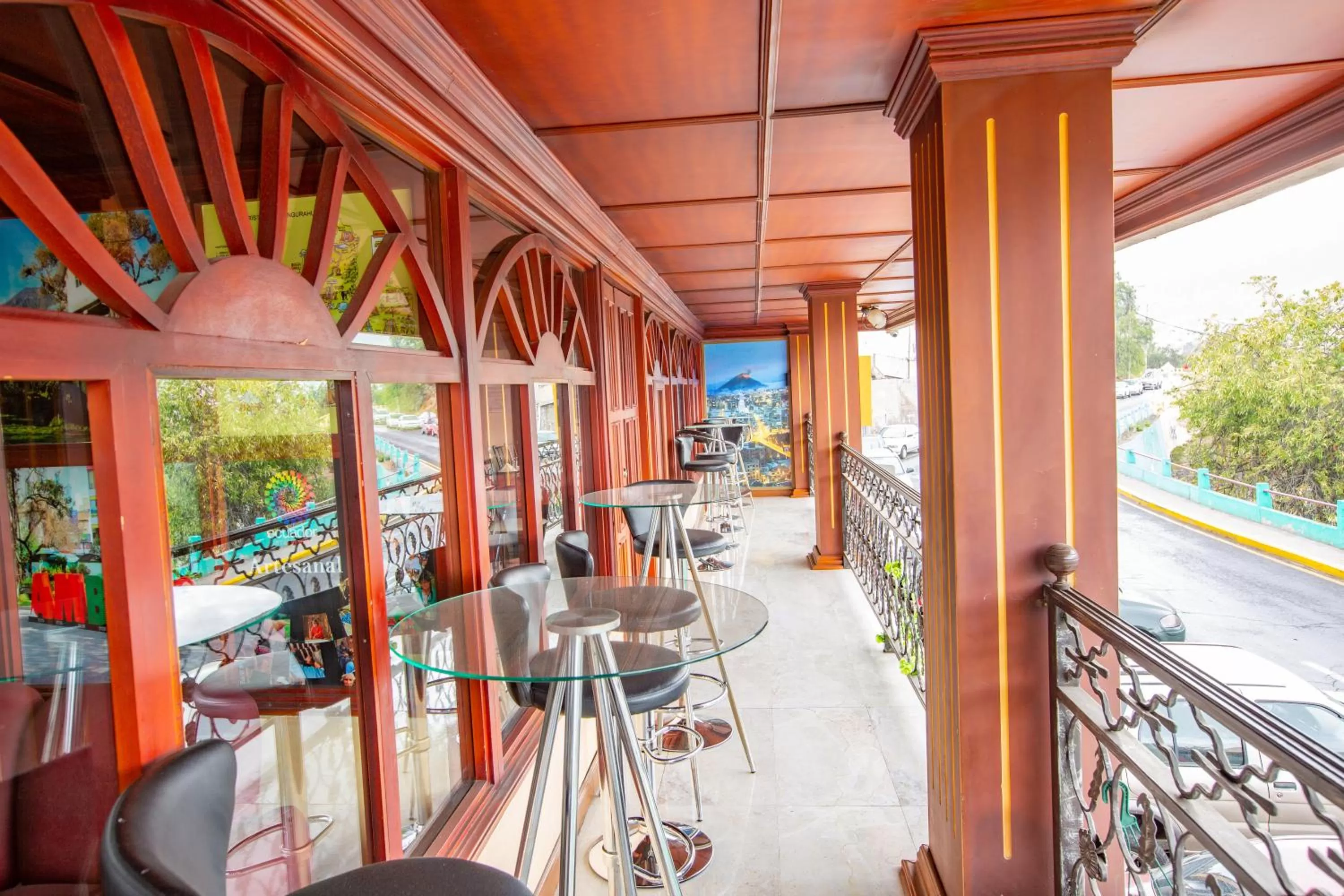 Area and facilities, Restaurant/Places to Eat in La Kapital Hotel