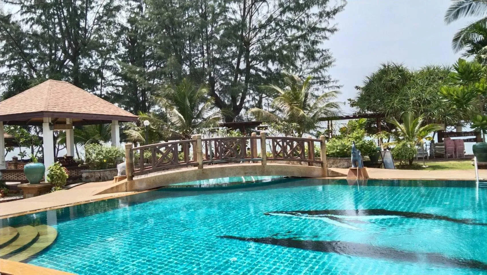 Swimming pool in Lanta Villa Resort