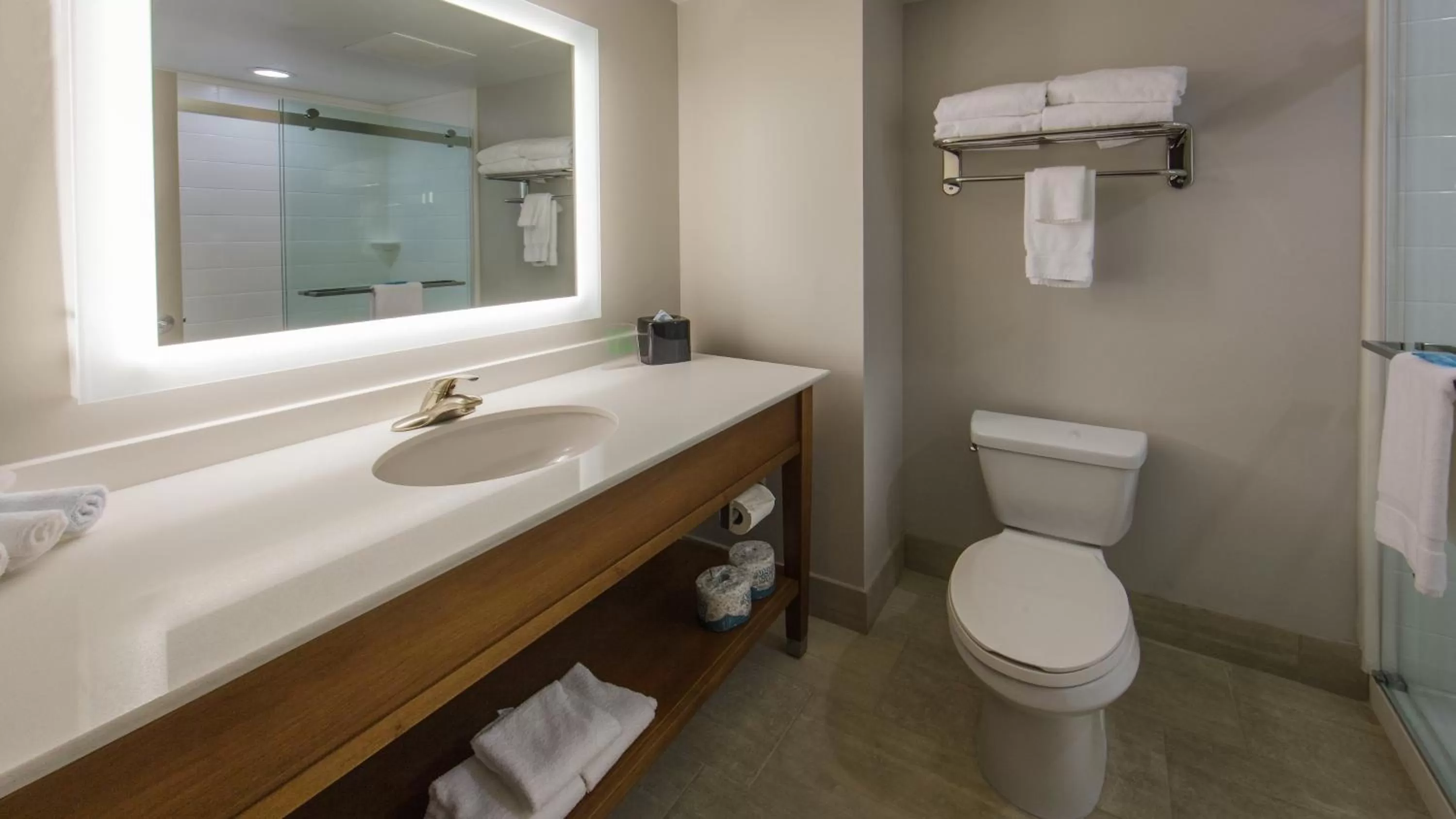 Photo of the whole room in Holiday Inn Express Gatlinburg Downtown by IHG