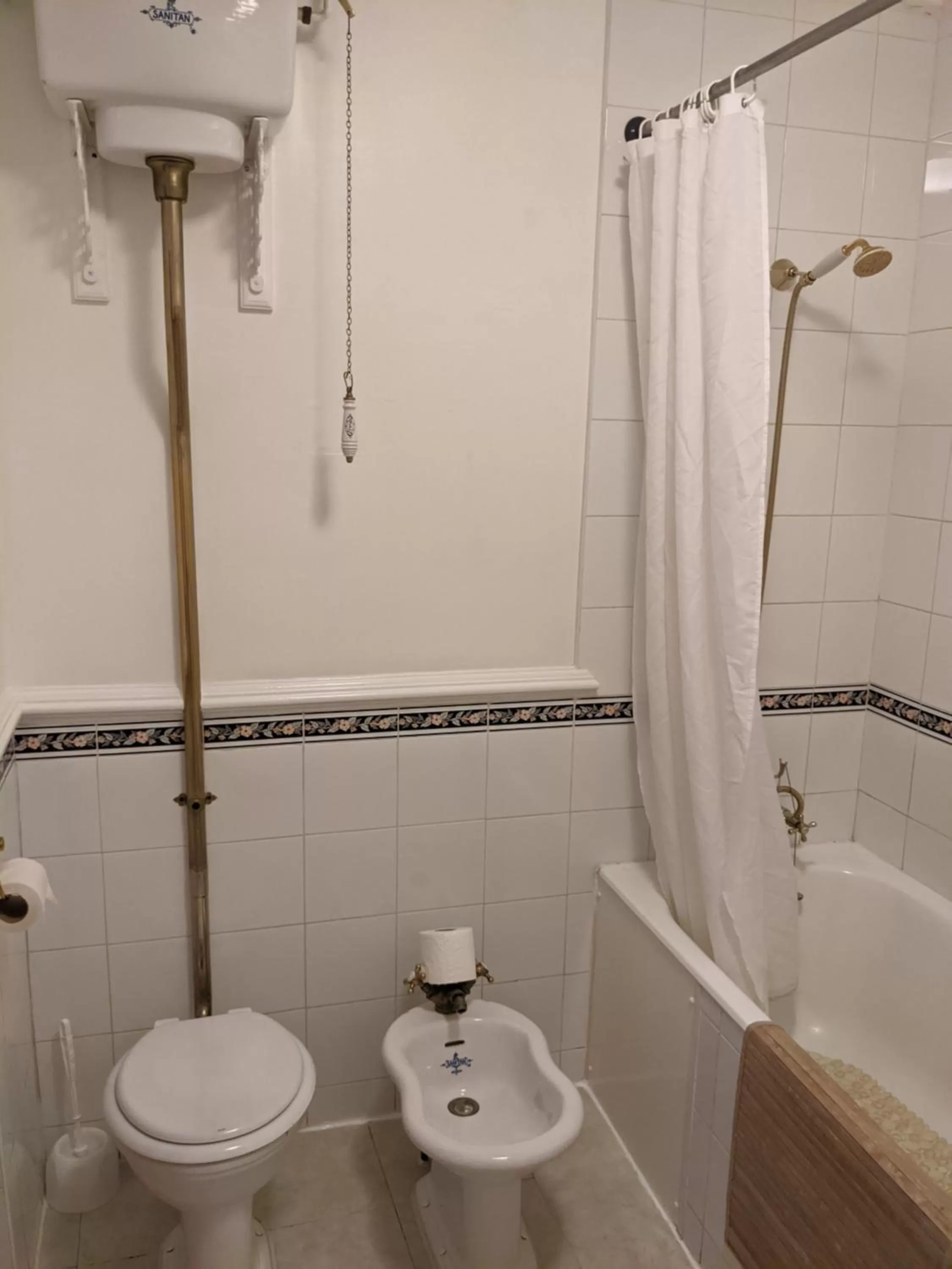 The Londesborough Arms bar with en-suite rooms