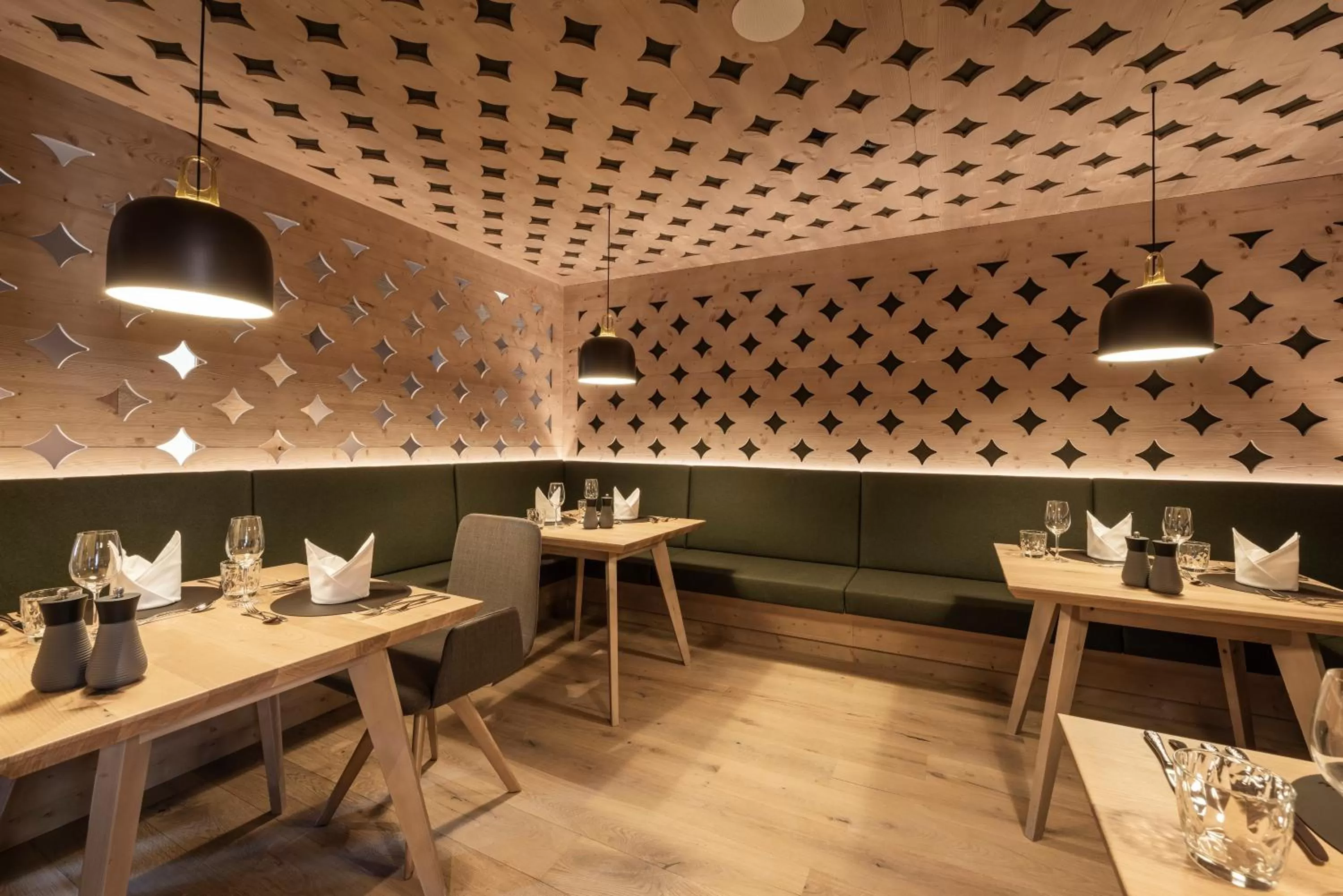 Restaurant/Places to Eat in Hotel Kristall