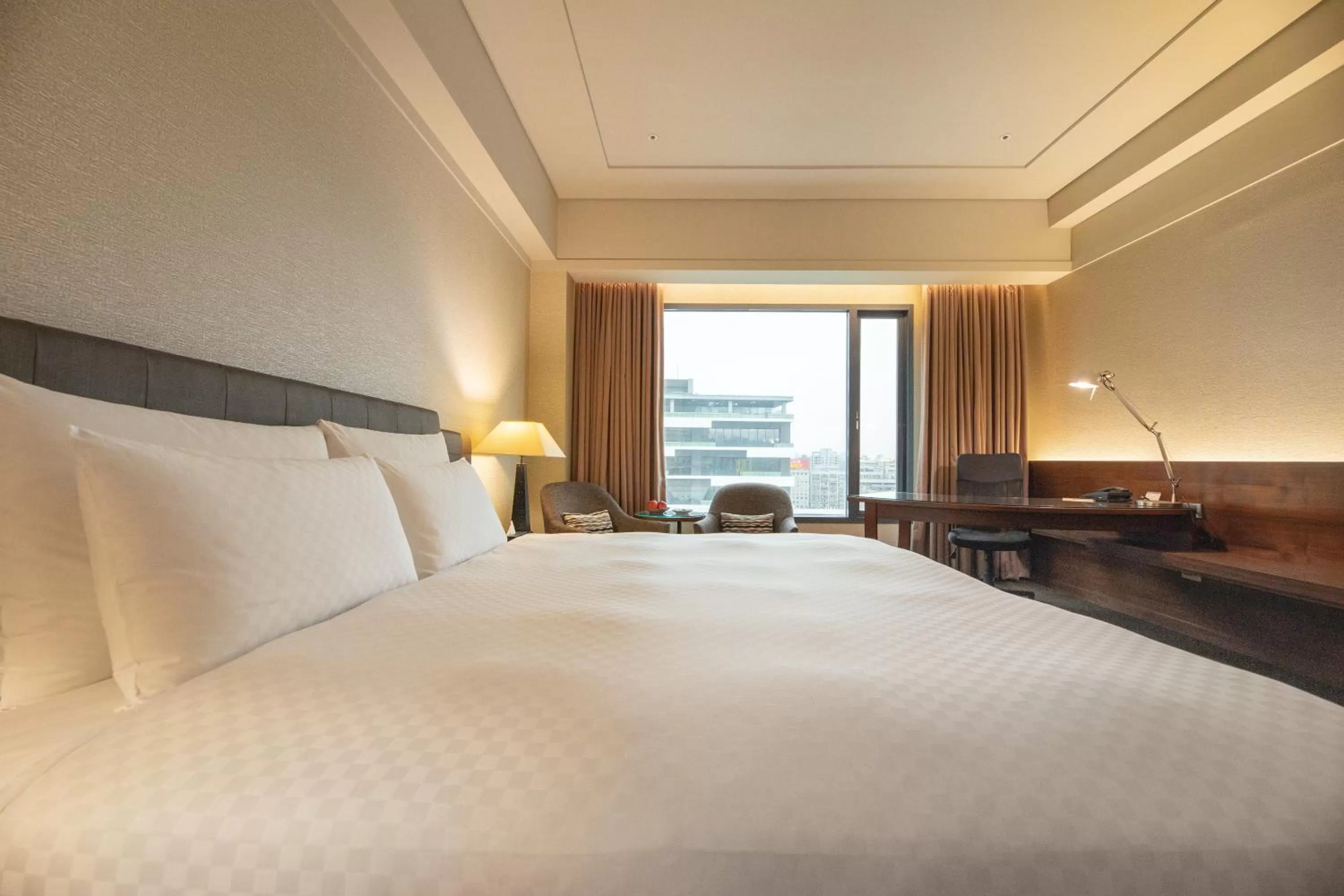 Photo of the whole room, Bed in Miramar Garden Taipei