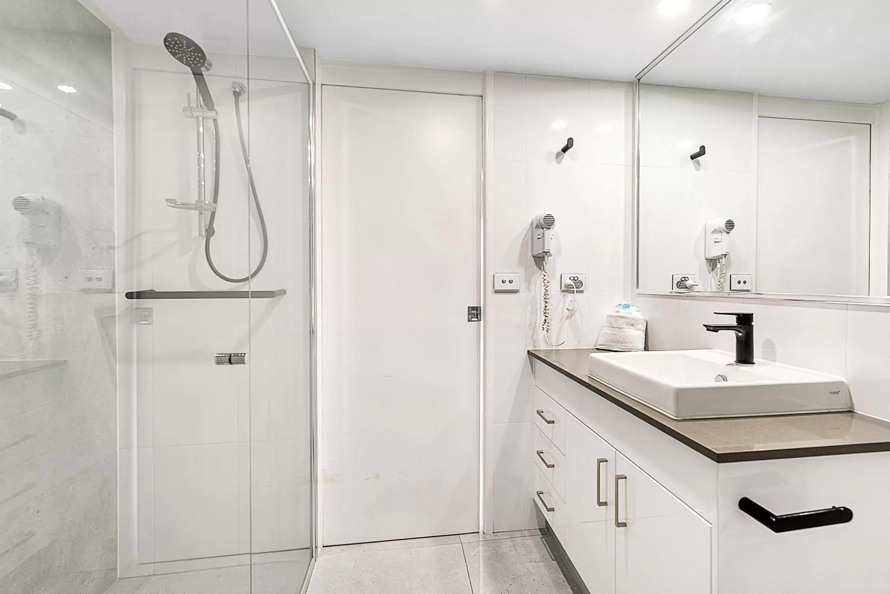 One-Bedroom Apartment with Ocean View in Surfers Century Oceanside Apartments One-Bedroom Apartment with Ocean View in Surfers Century Oceanside Apartments