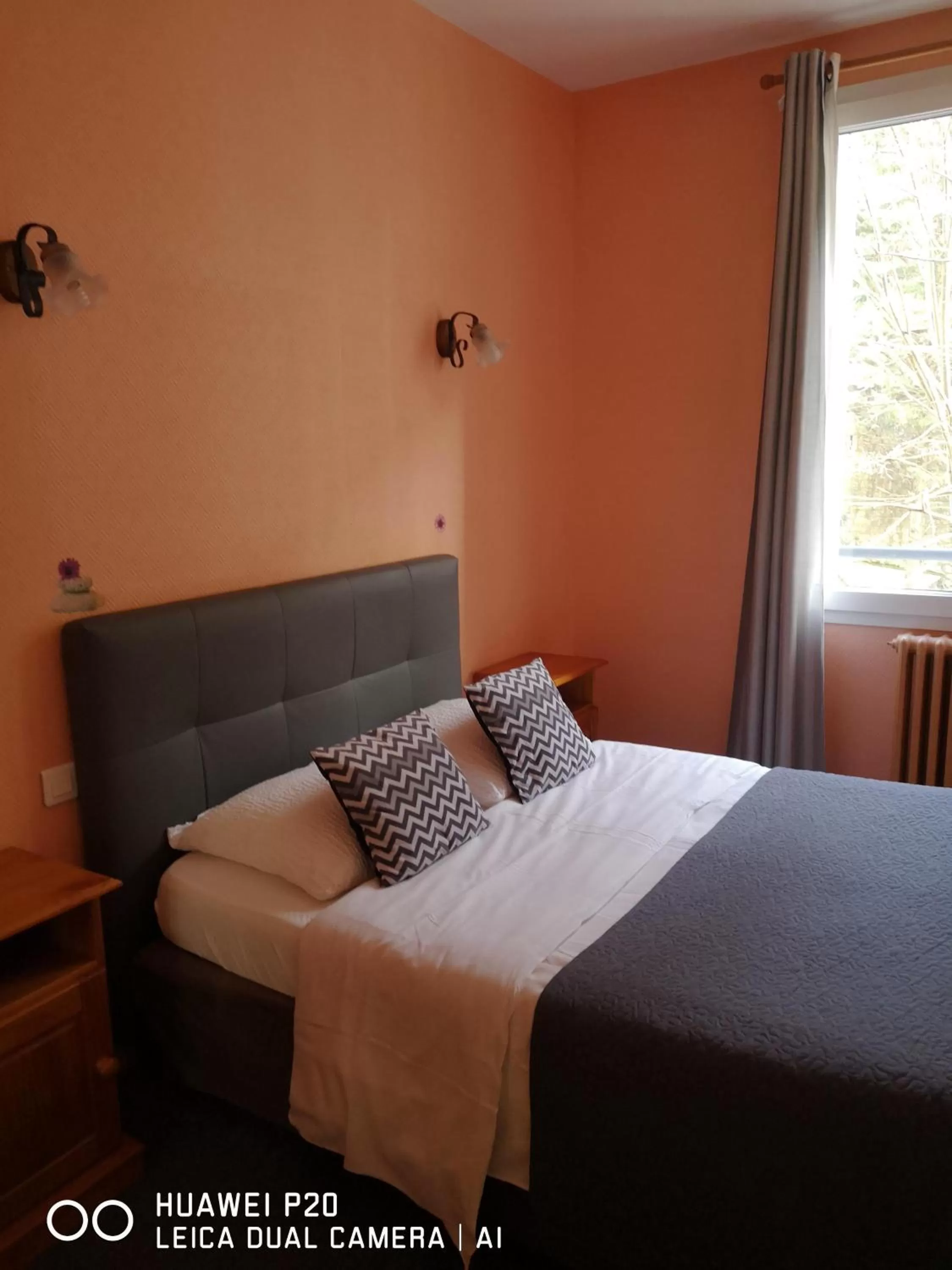 Bedroom, Bed in Hôtel Le Memphis