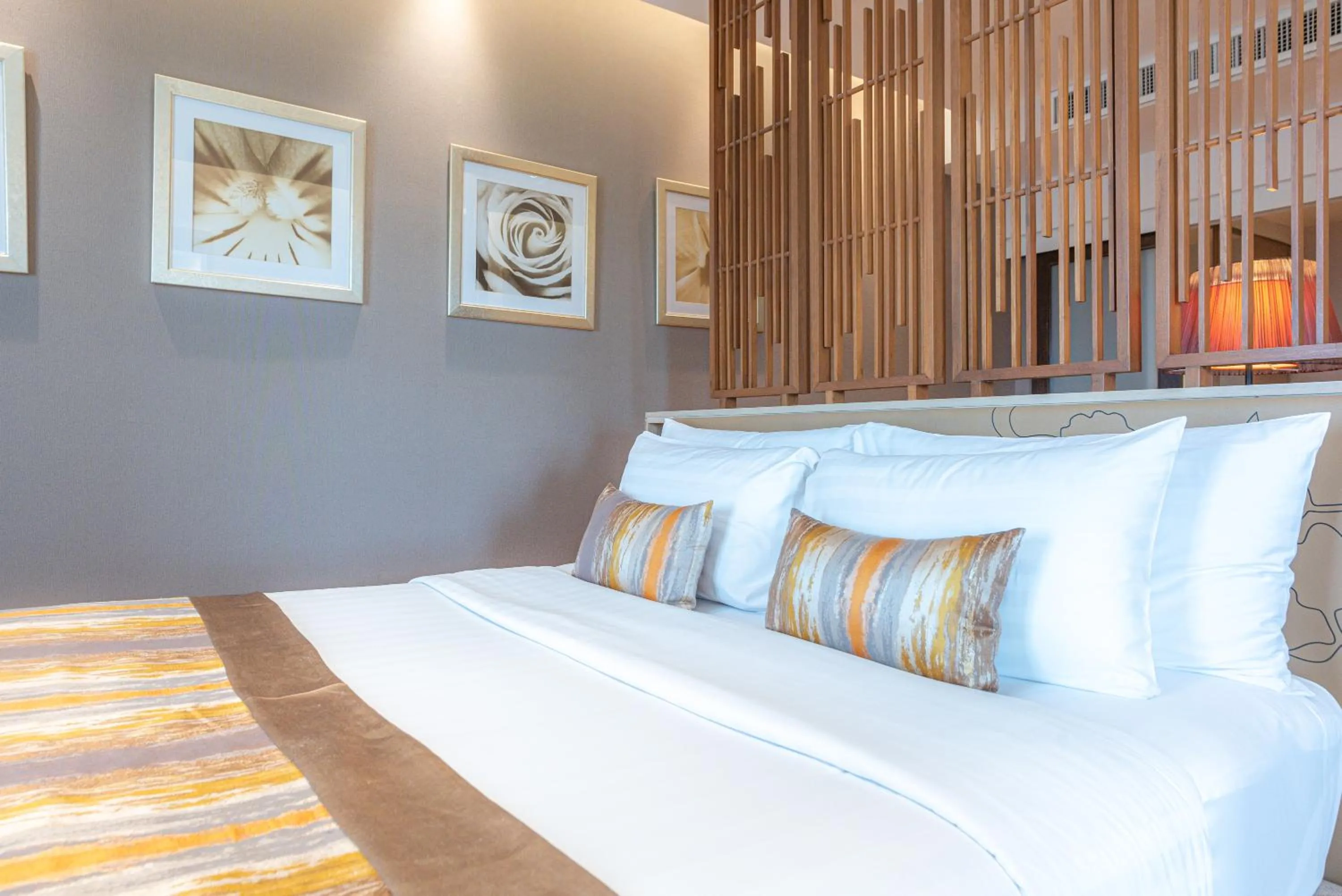 Bedroom, Bed in Summit Windmill Golf Suite Hotel at Suvarnabhumi