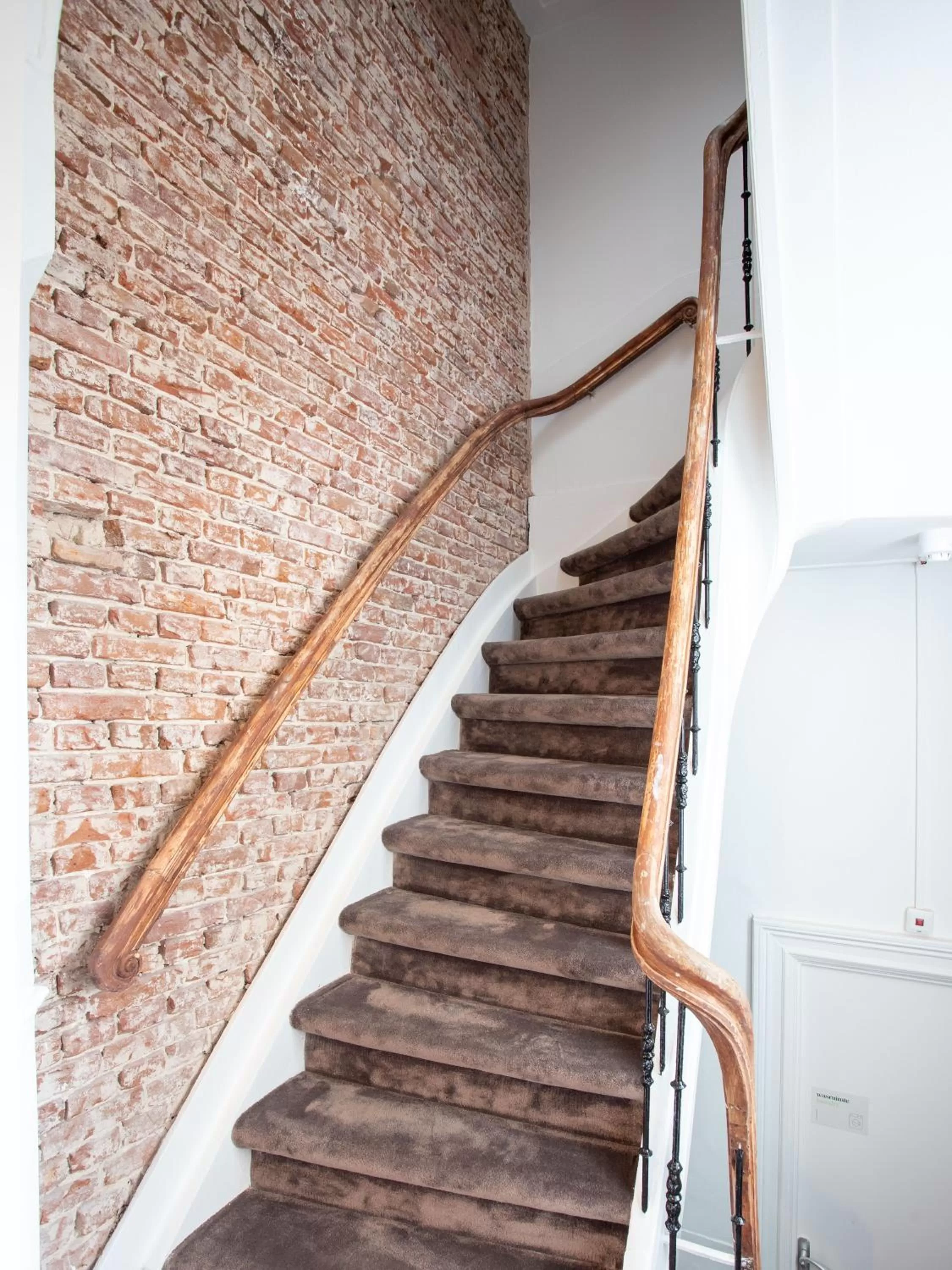 Property building in City Rooms Amsterdam Hemonystraat - Digital access