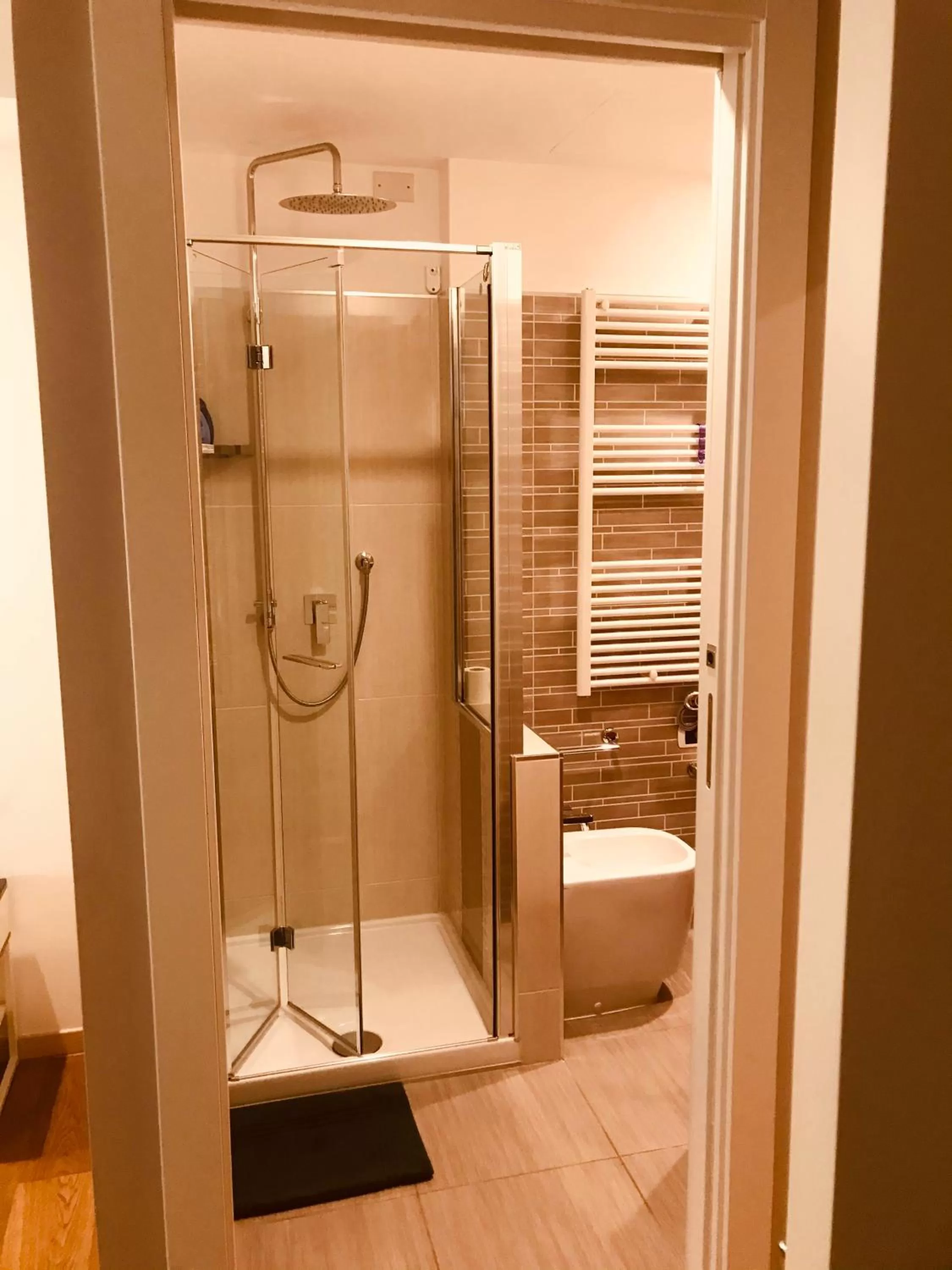 Bathroom in Smart-House Rent-Rooms FREE PARKING