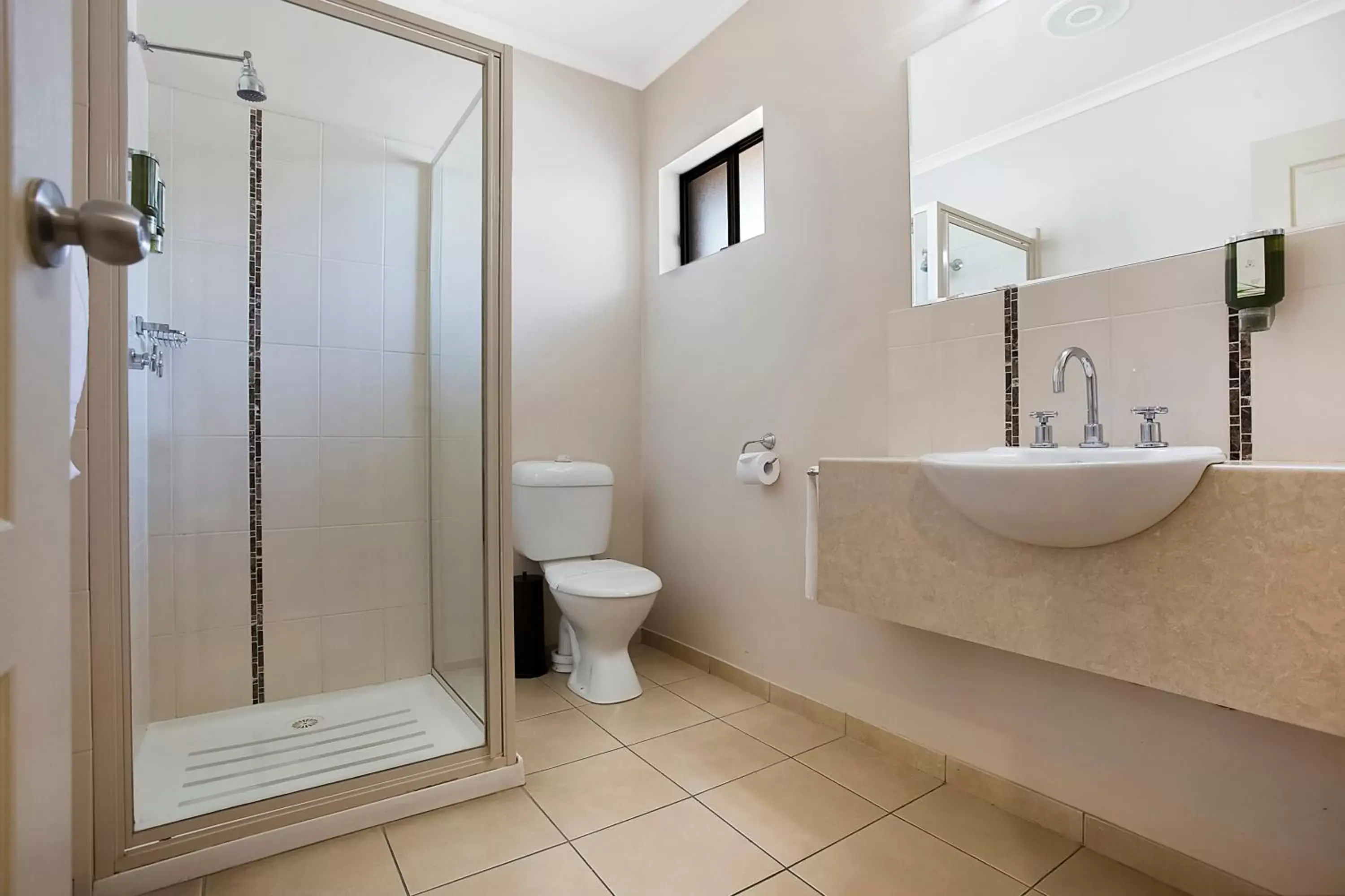 Deluxe Queen Room in Comfort Inn May Park Deluxe Queen Room in Comfort Inn May Park