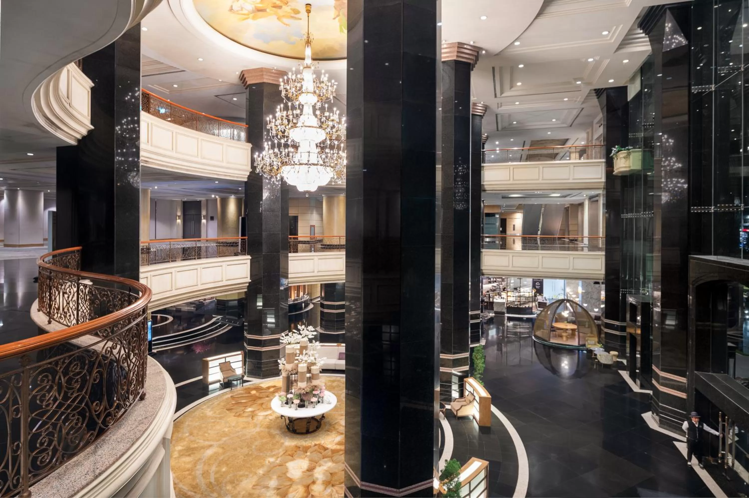 Lobby or reception in Swissotel Bangkok Ratchada