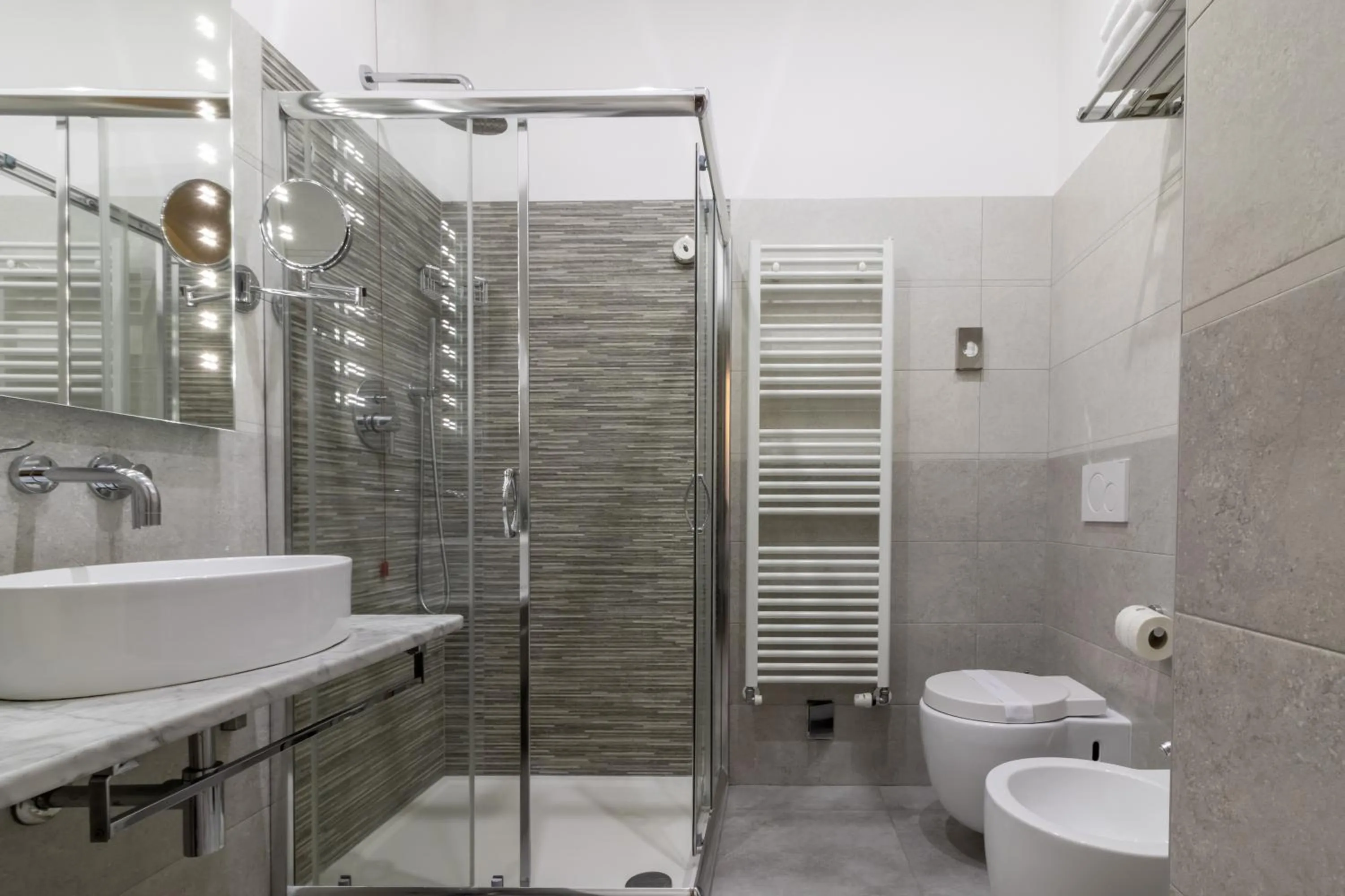 Shower in Cinque Terre Gateway