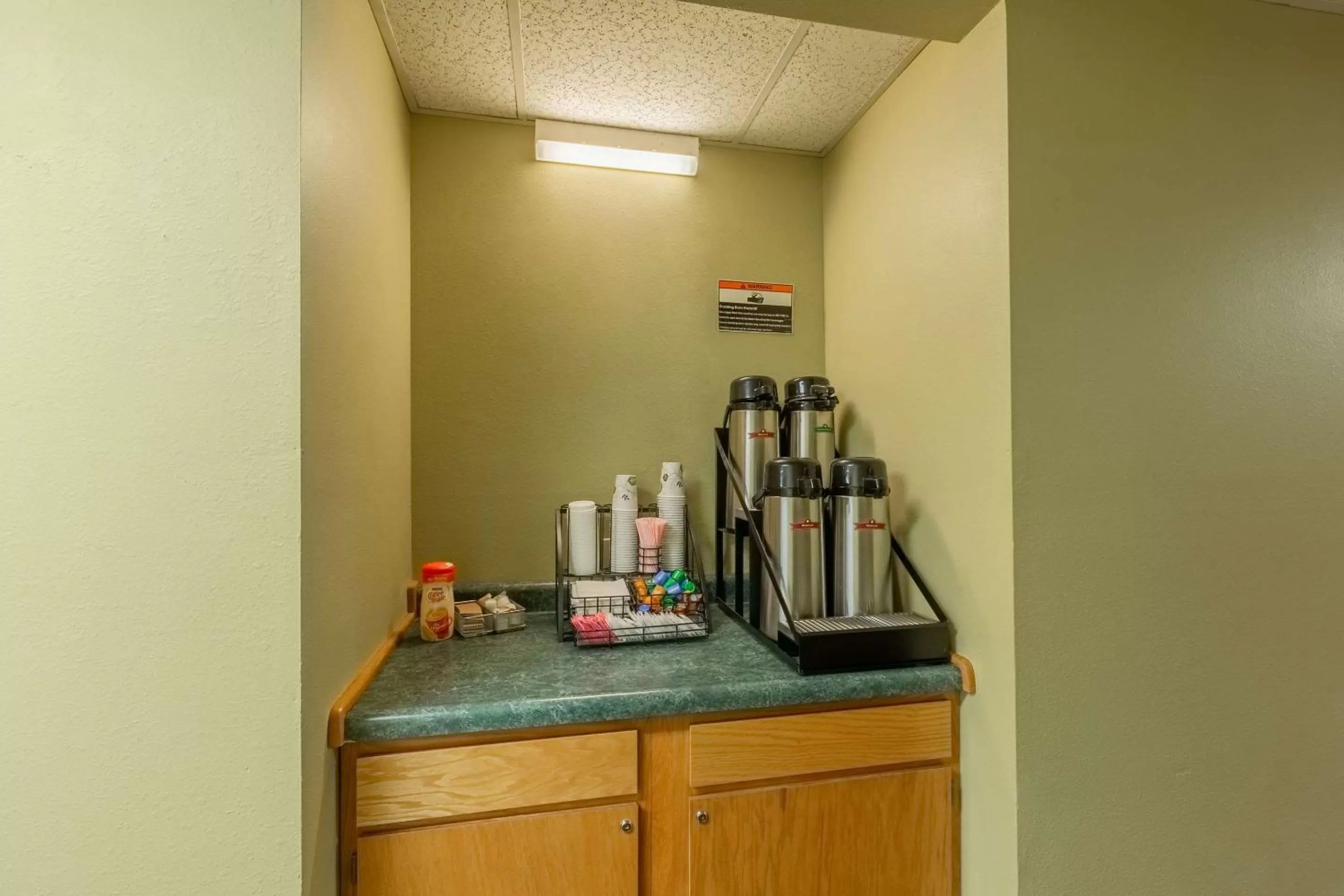 Restaurant/places to eat in Rodeway Inn