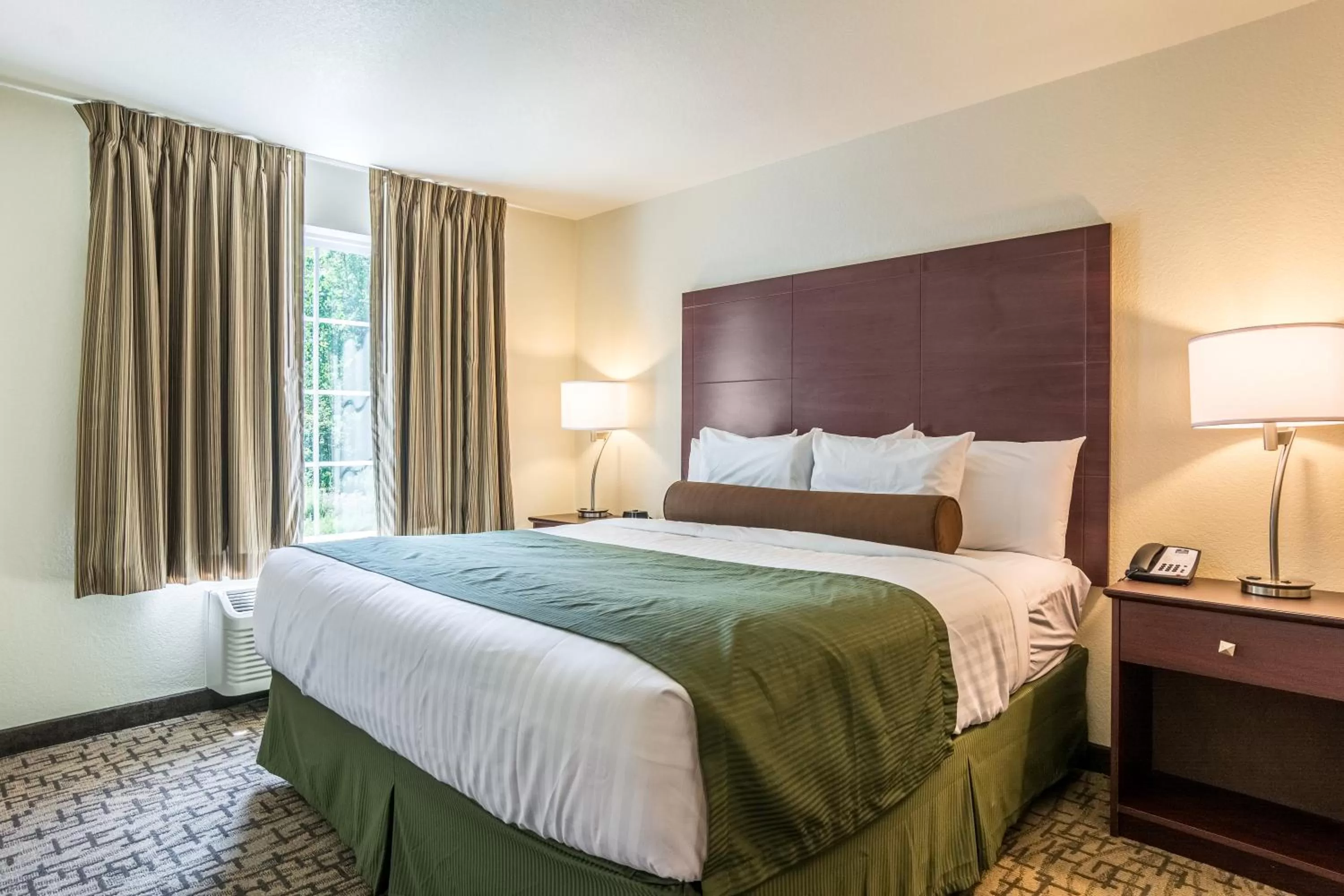 Bed in Cobblestone Hotel & Suites - Torrington