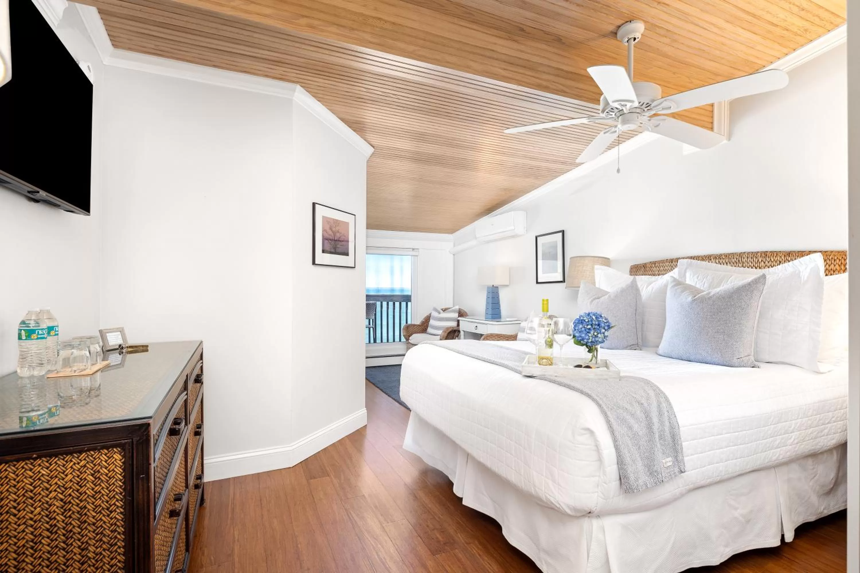 Bed in Inn on the Sound