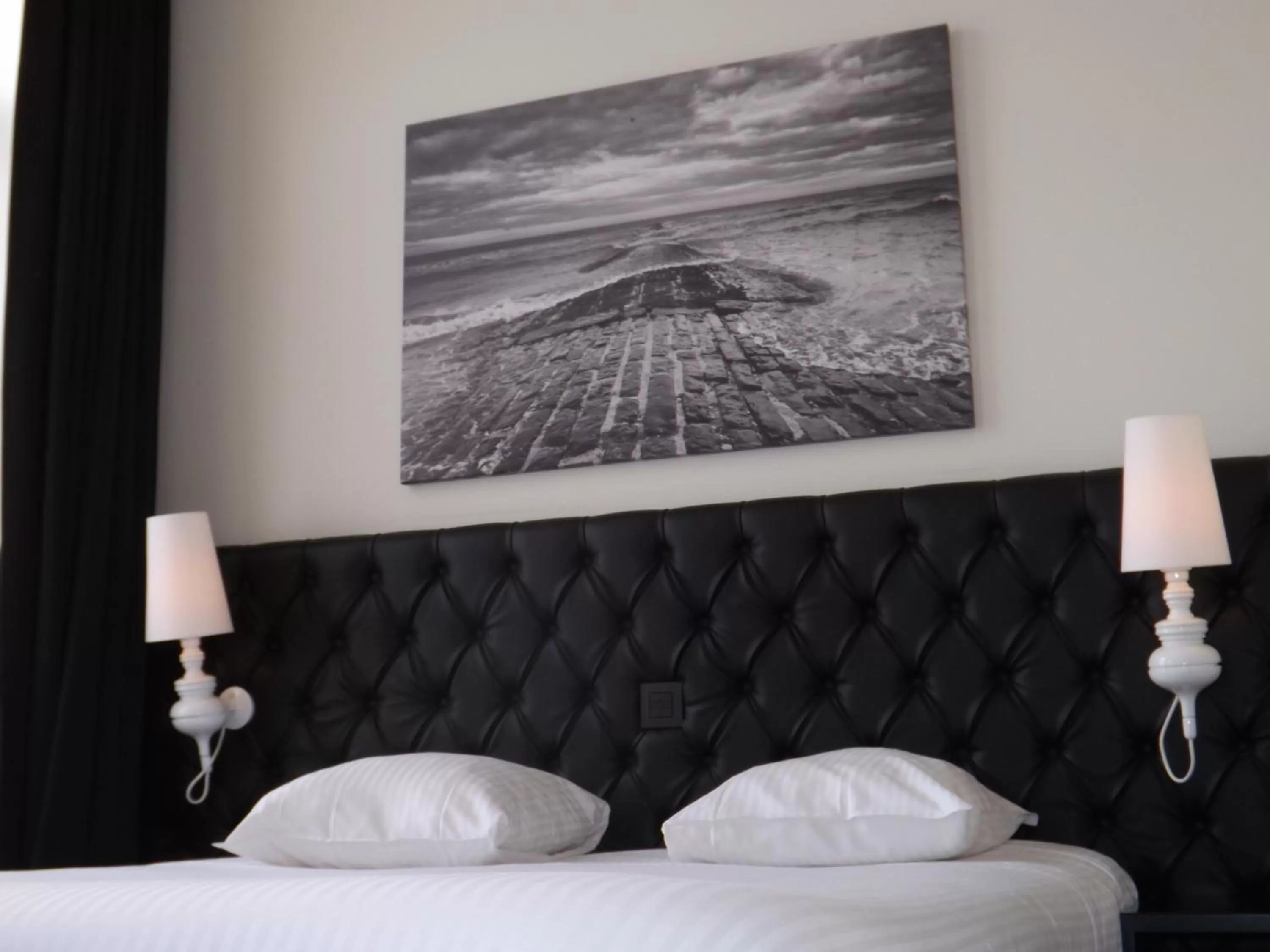 Bed in Hotel Le Parisien